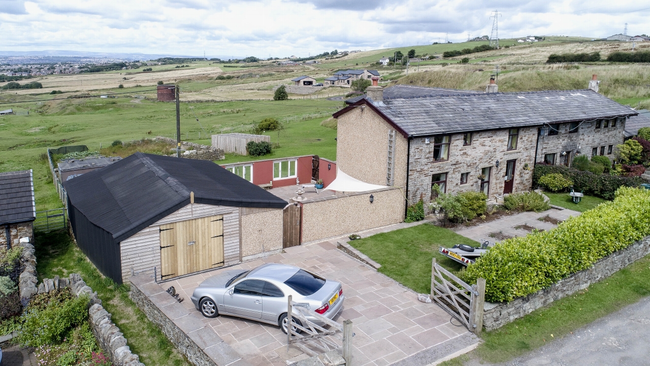 4 bedroom cottage house For Sale in Darwen - 3