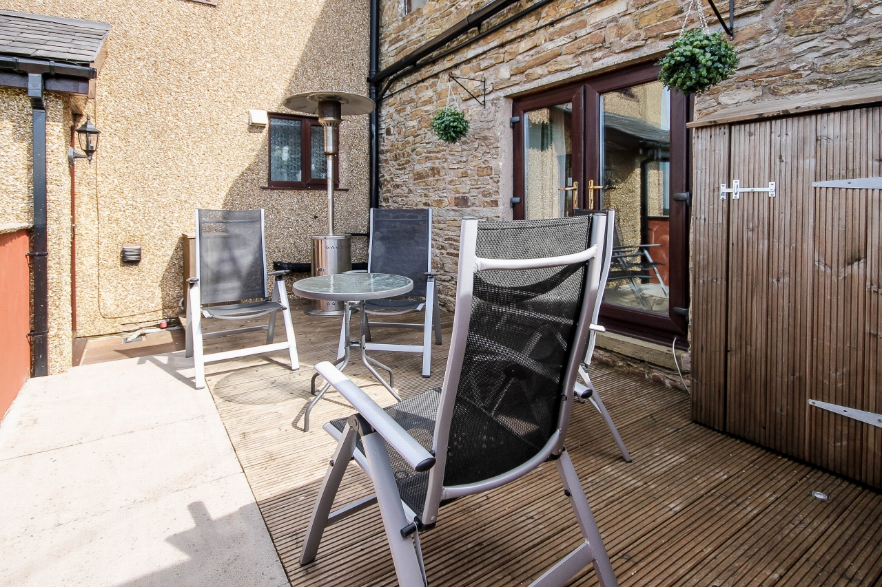 4 bedroom cottage house SSTC in Darwen - 18