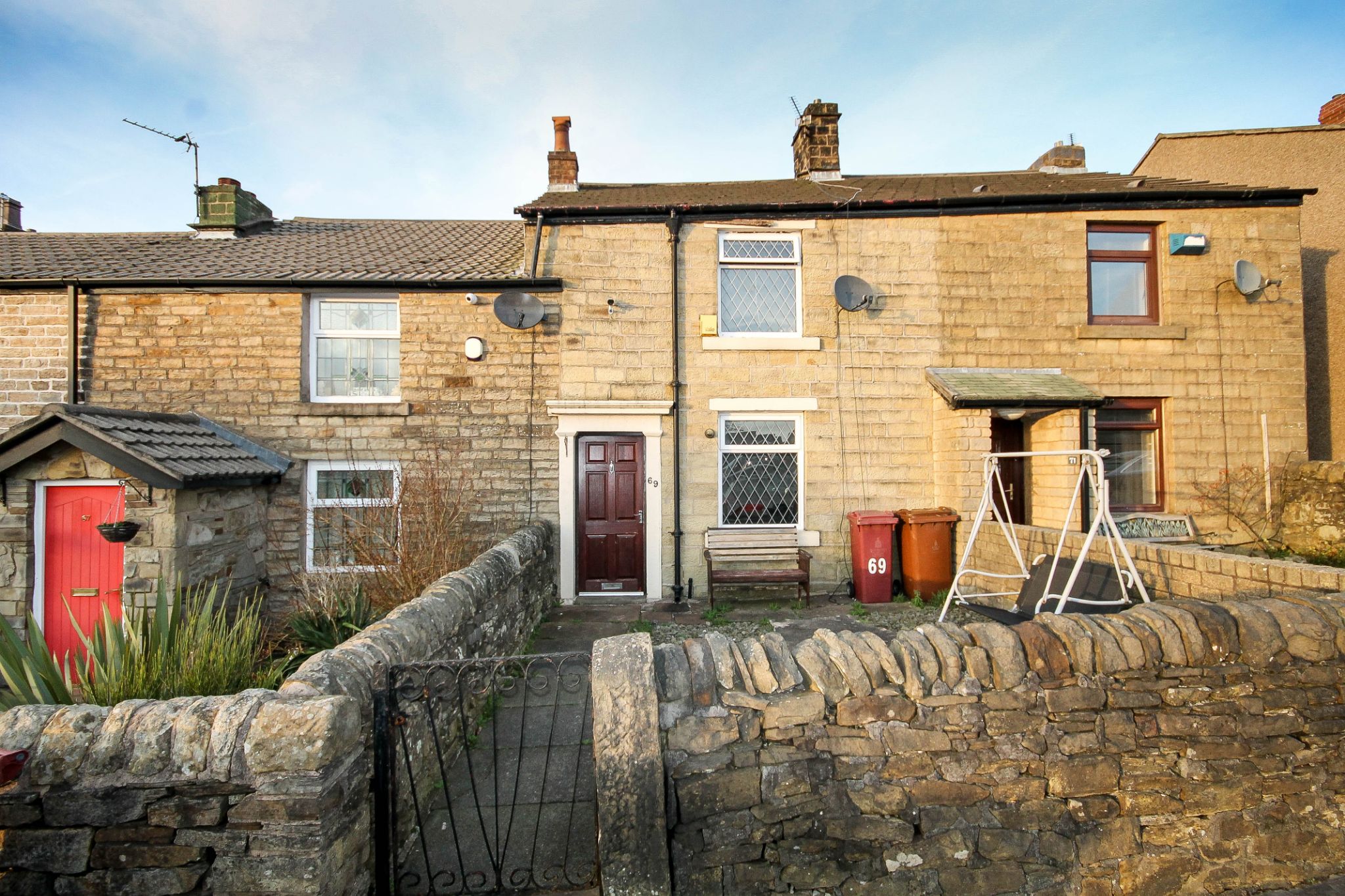 2 bedroom cottage house For Sale in Darwen - Photograph 1
