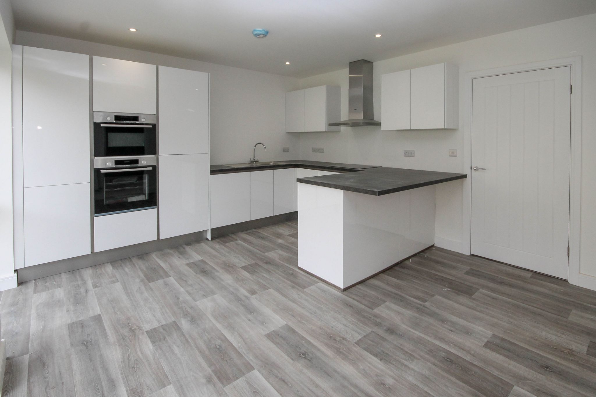 4 bedroom semi-detached house For Sale in Darwen - Photograph 8
