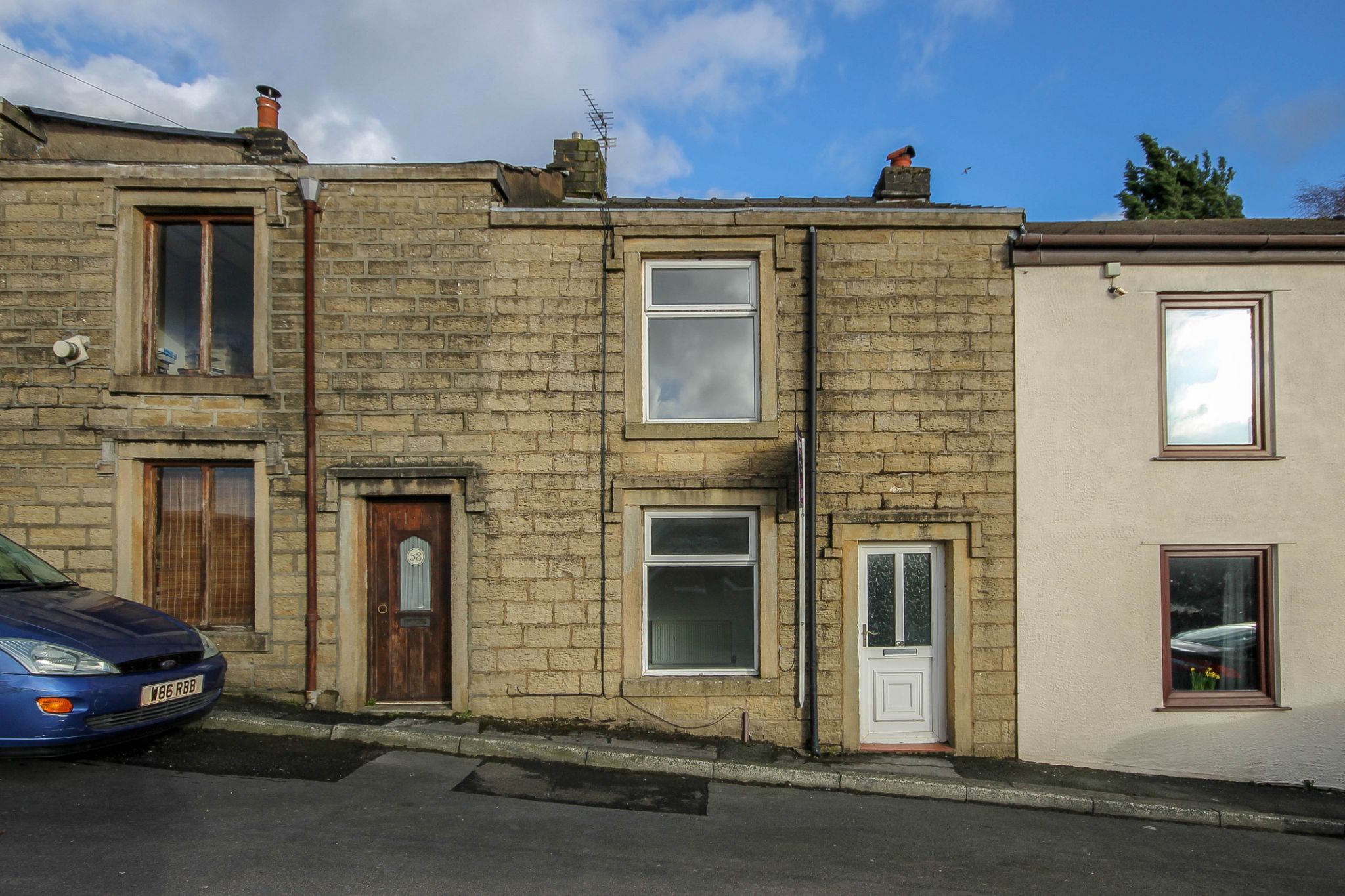2 bedroom cottage house For Sale in Bolton - Photograph 1