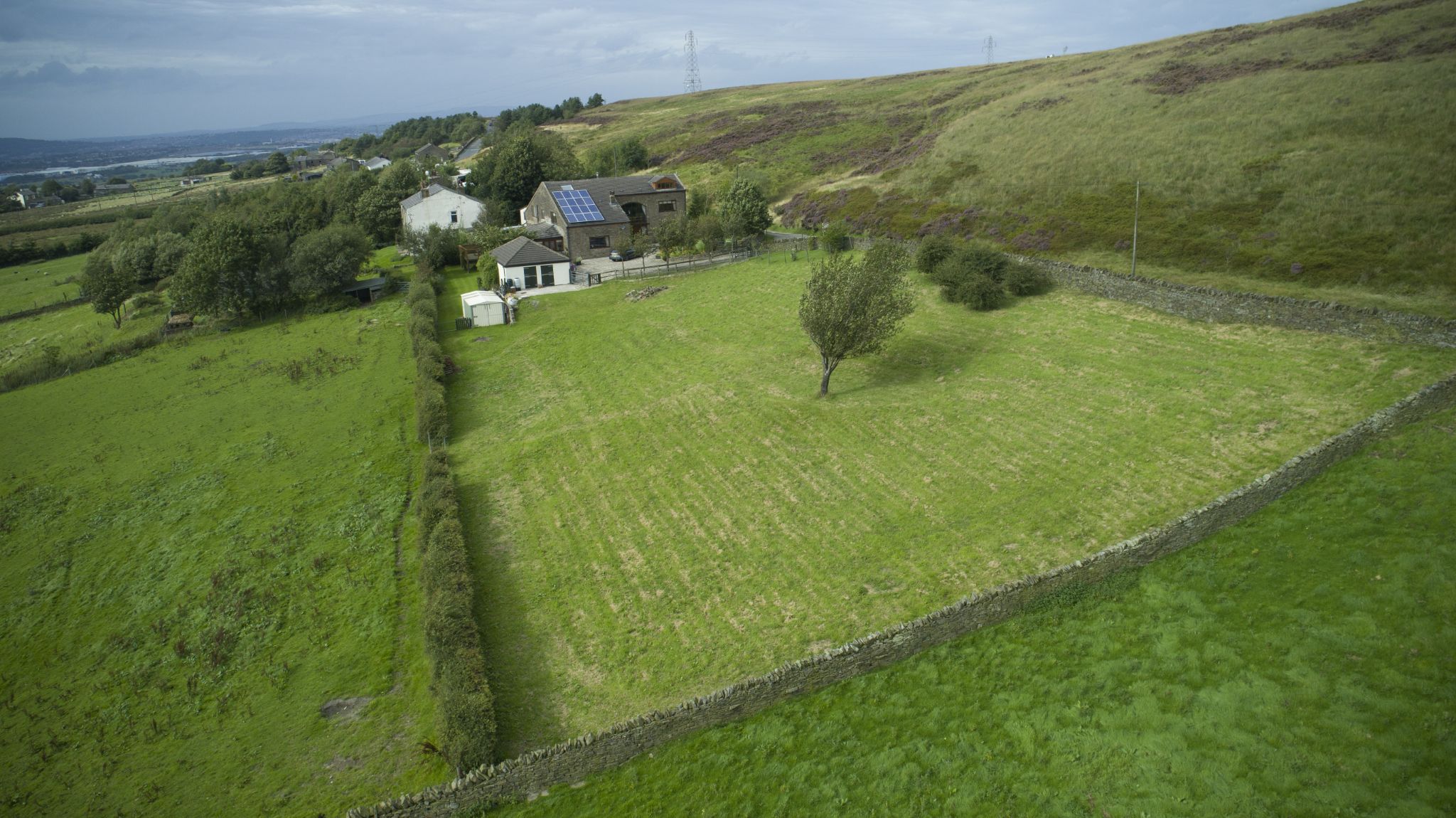 6 bedroom barn conversion house Sale Agreed in Darwen - Photograph 4