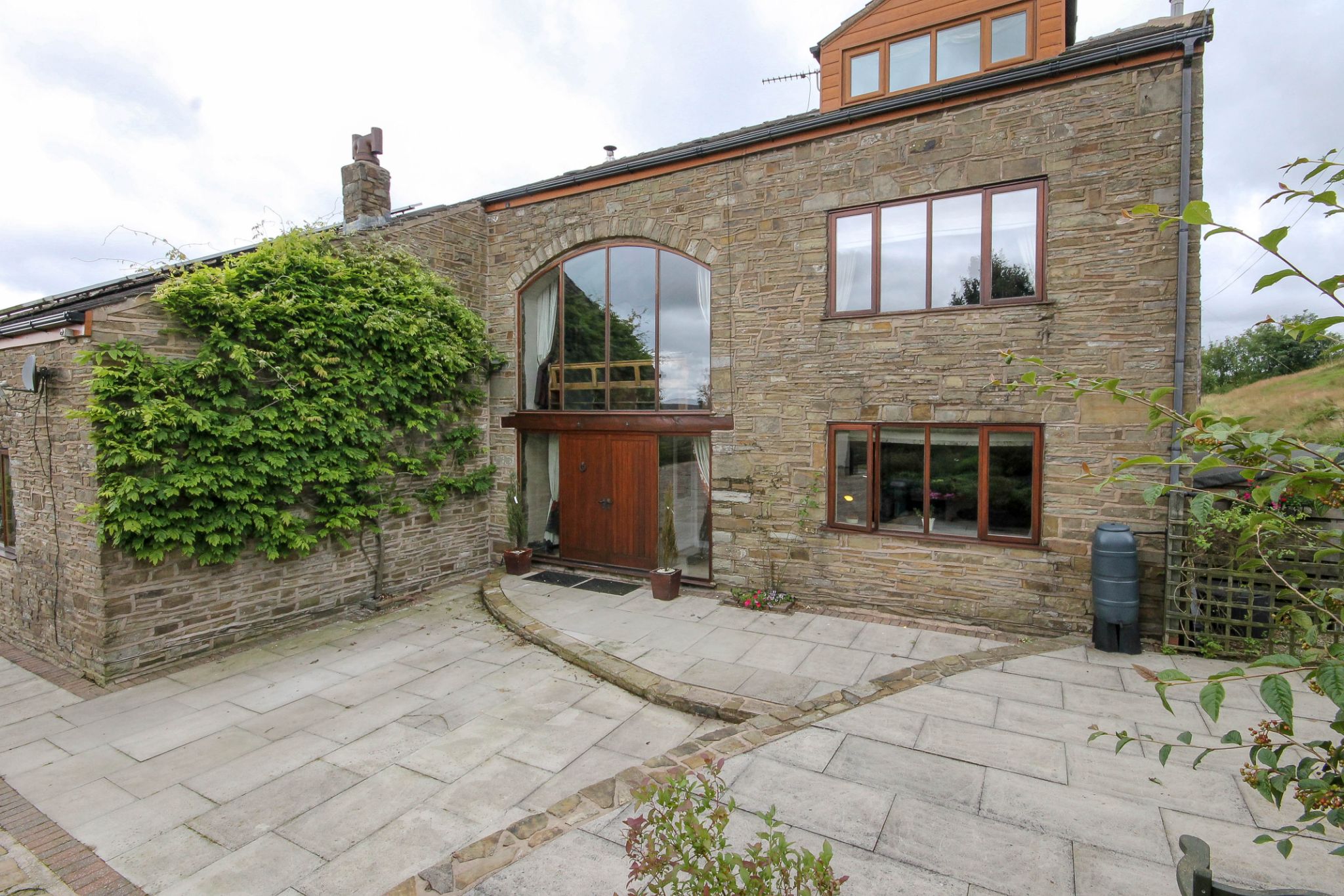6 bedroom barn conversion house Sale Agreed in Darwen - Photograph 39