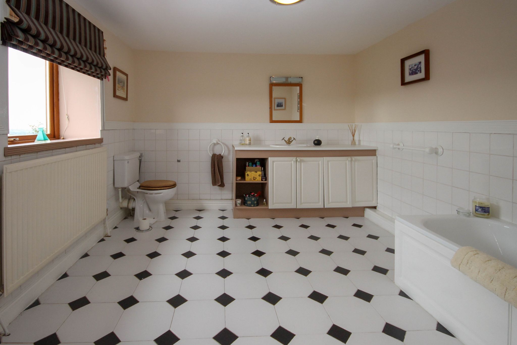 6 bedroom barn conversion house Sale Agreed in Darwen - Photograph 46