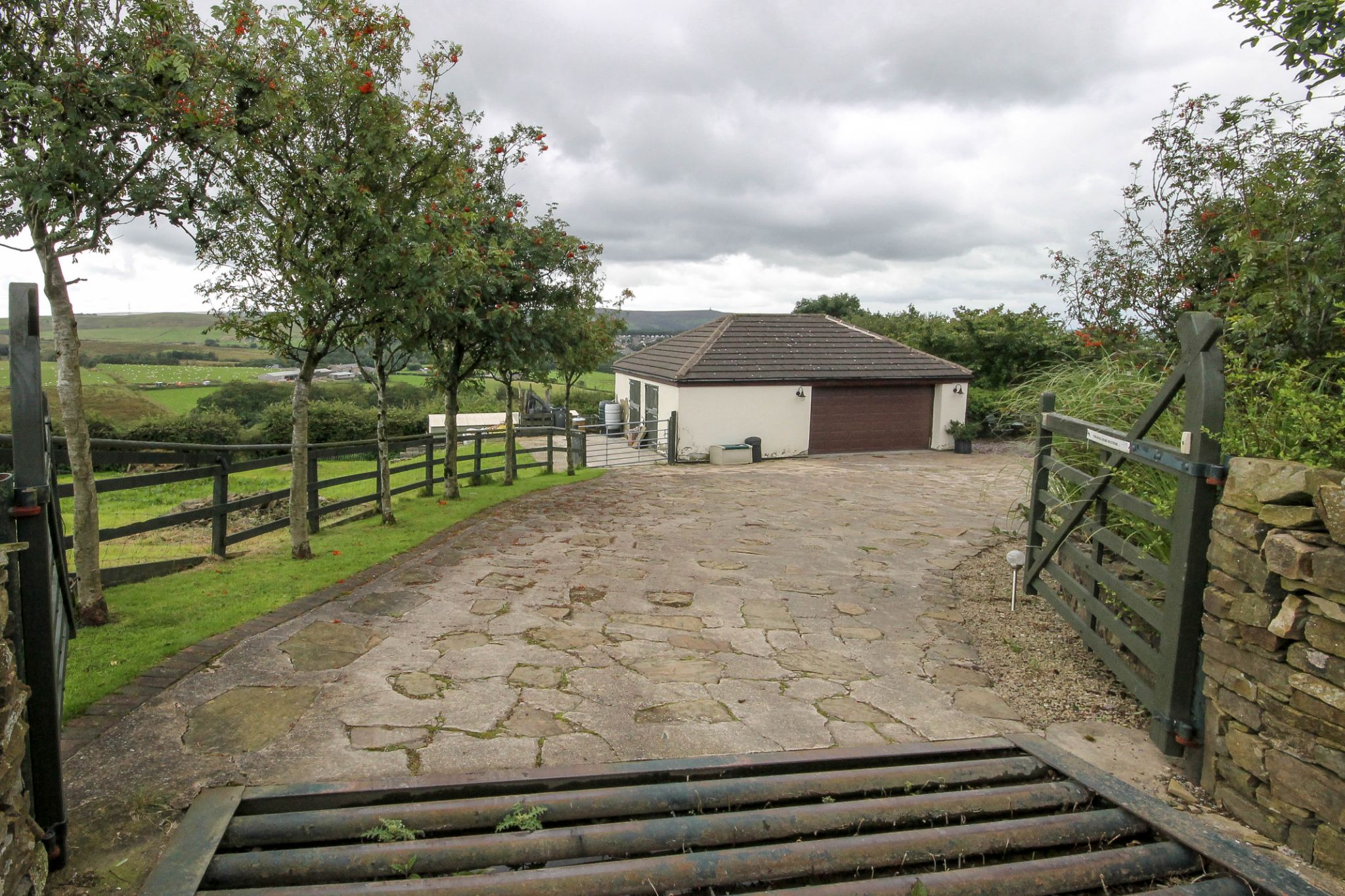 6 bedroom barn conversion house Sale Agreed in Darwen - Photograph 18