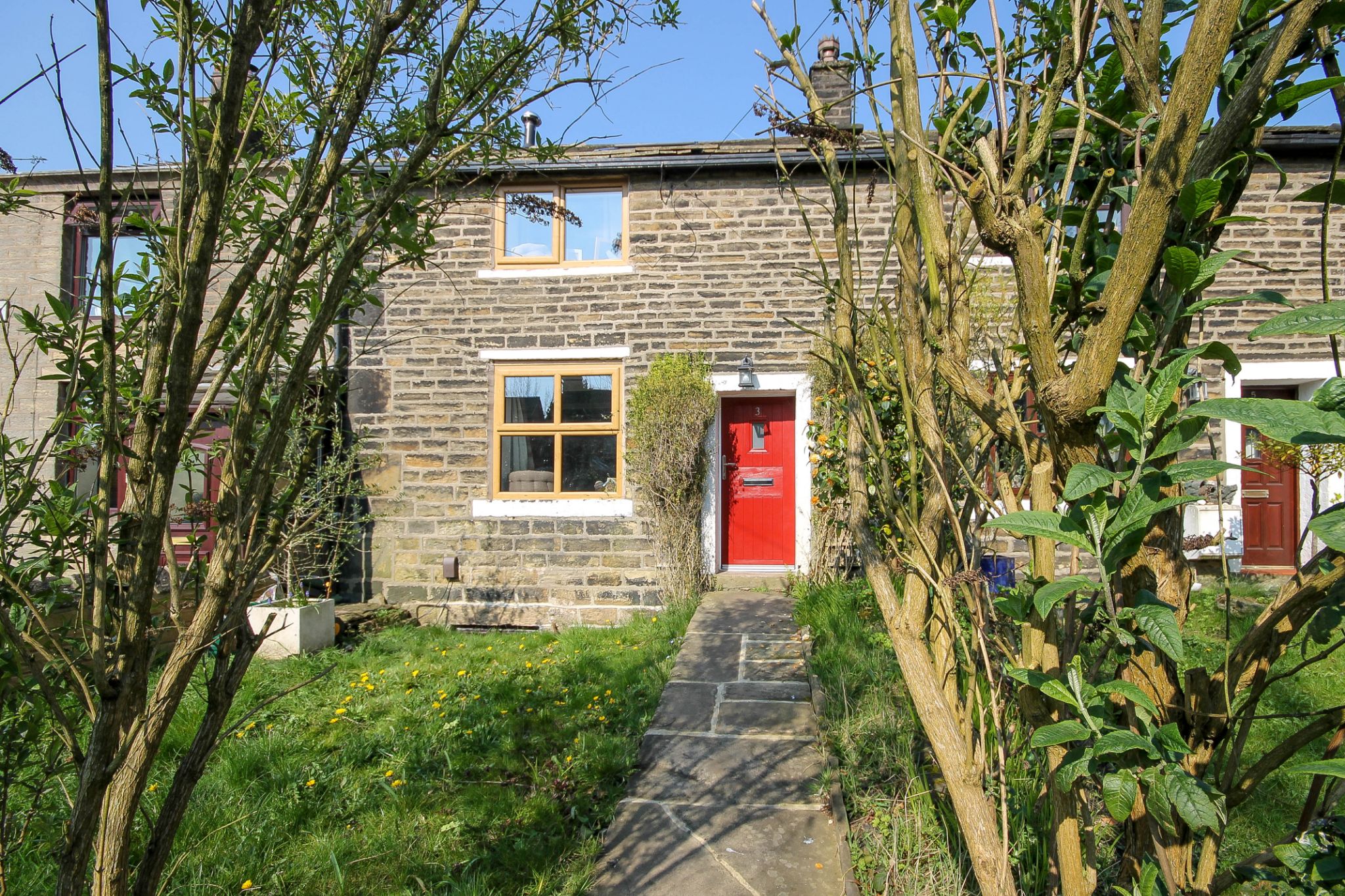 2 bedroom cottage house For Sale in Bolton - Photograph 1