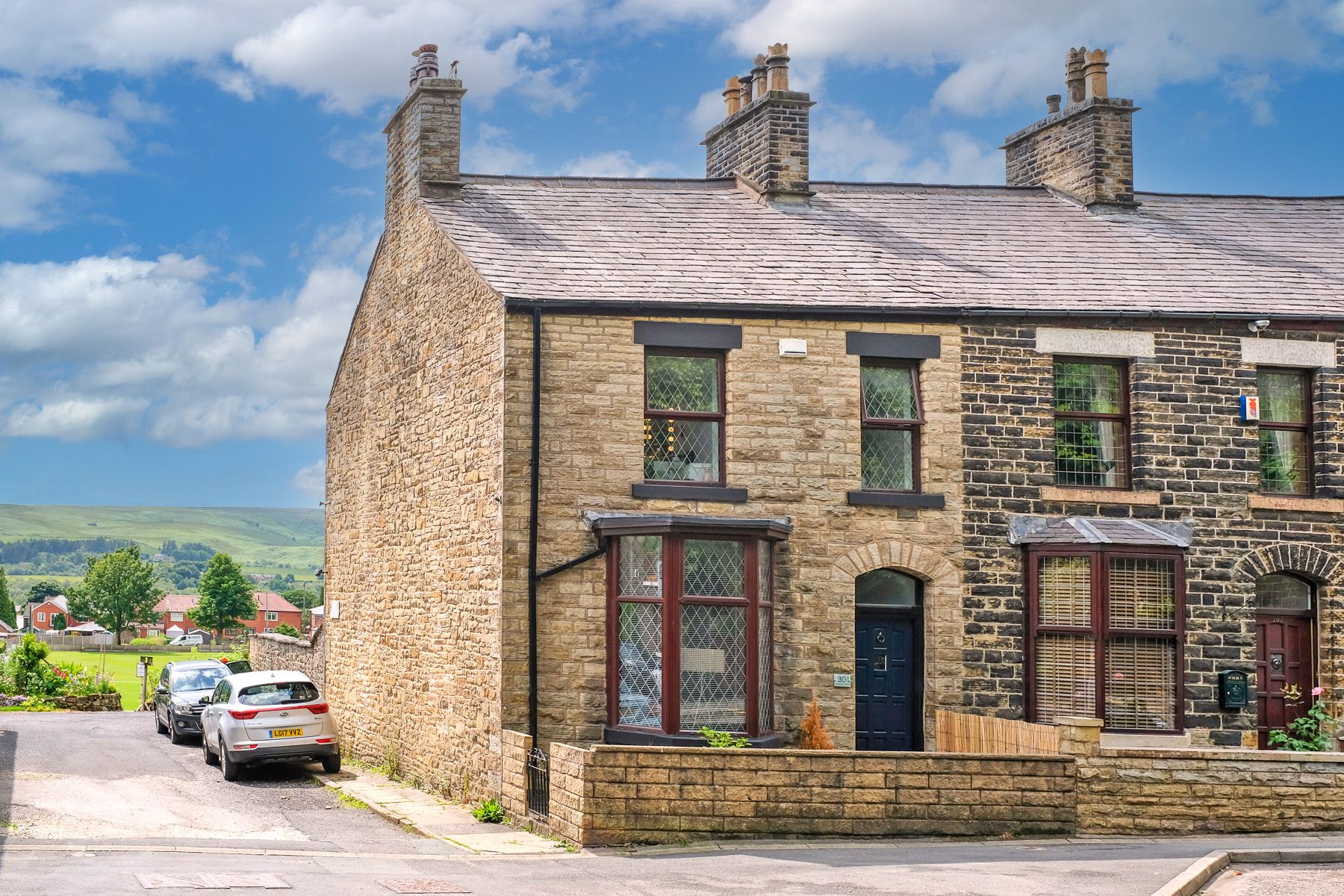 3 bedroom cottage house For Sale in Bolton - Photograph 3