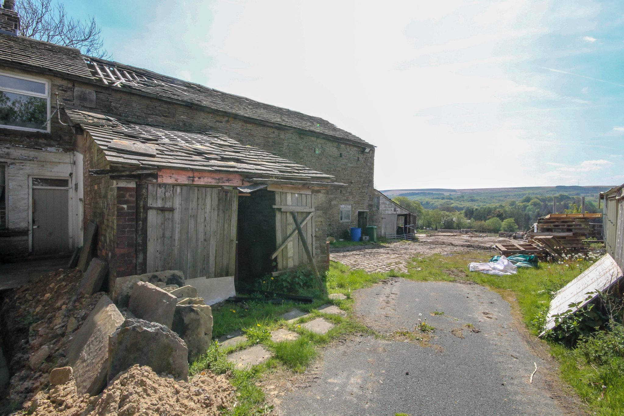 cottage house For Sale in Bolton - Photograph 10