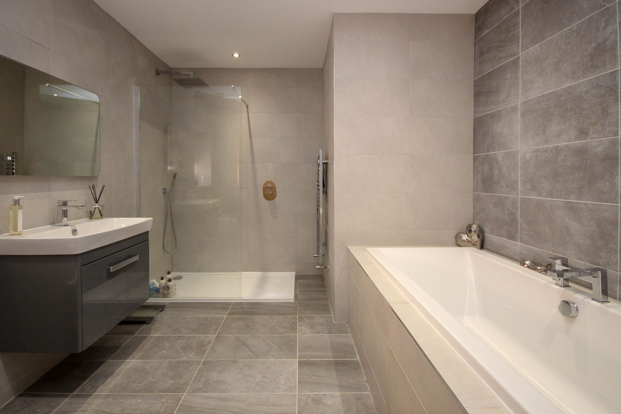 5 bedroom detached house Sale Agreed in Bolton - Photograph 21