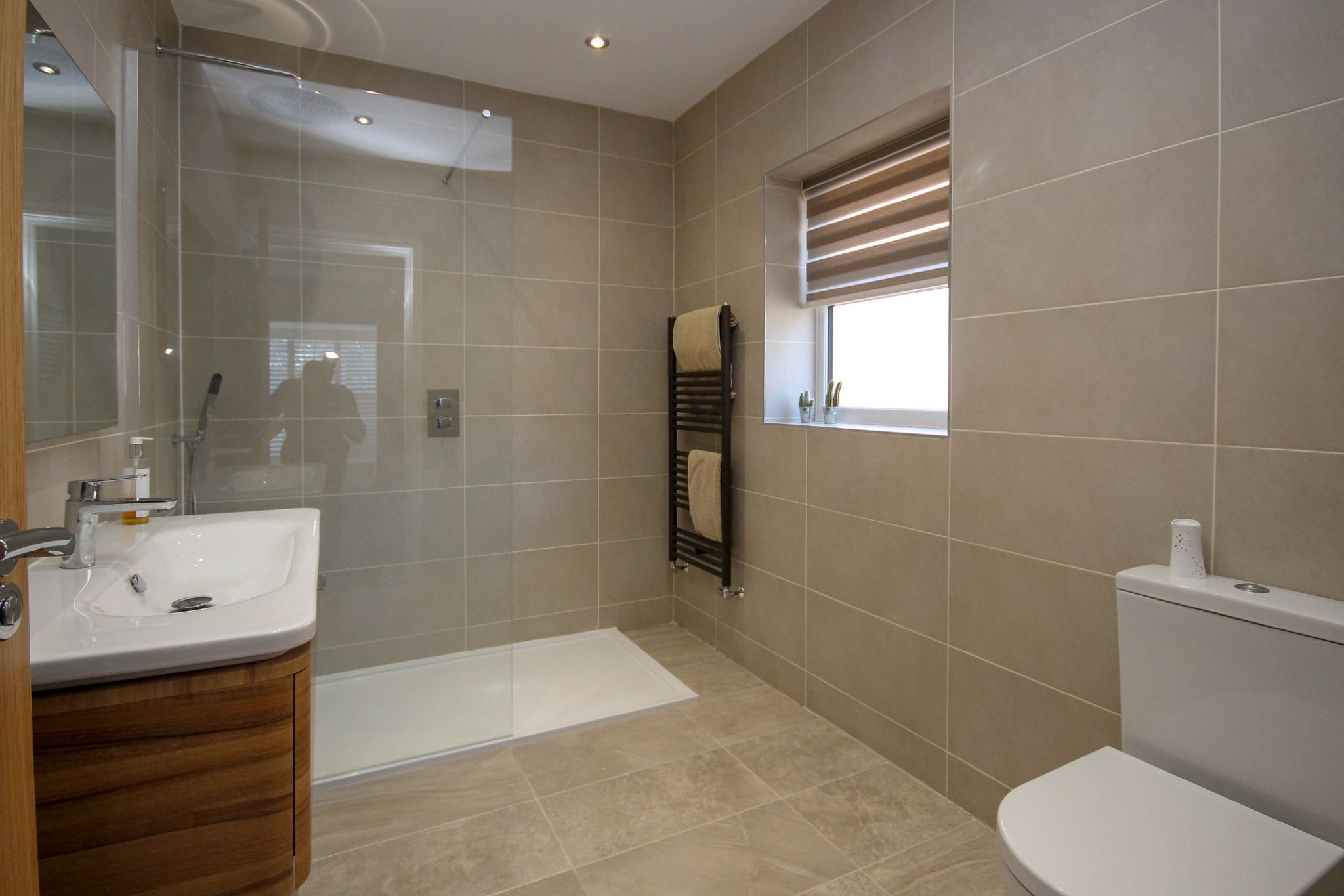 5 bedroom detached house Sale Agreed in Bolton - Photograph 25