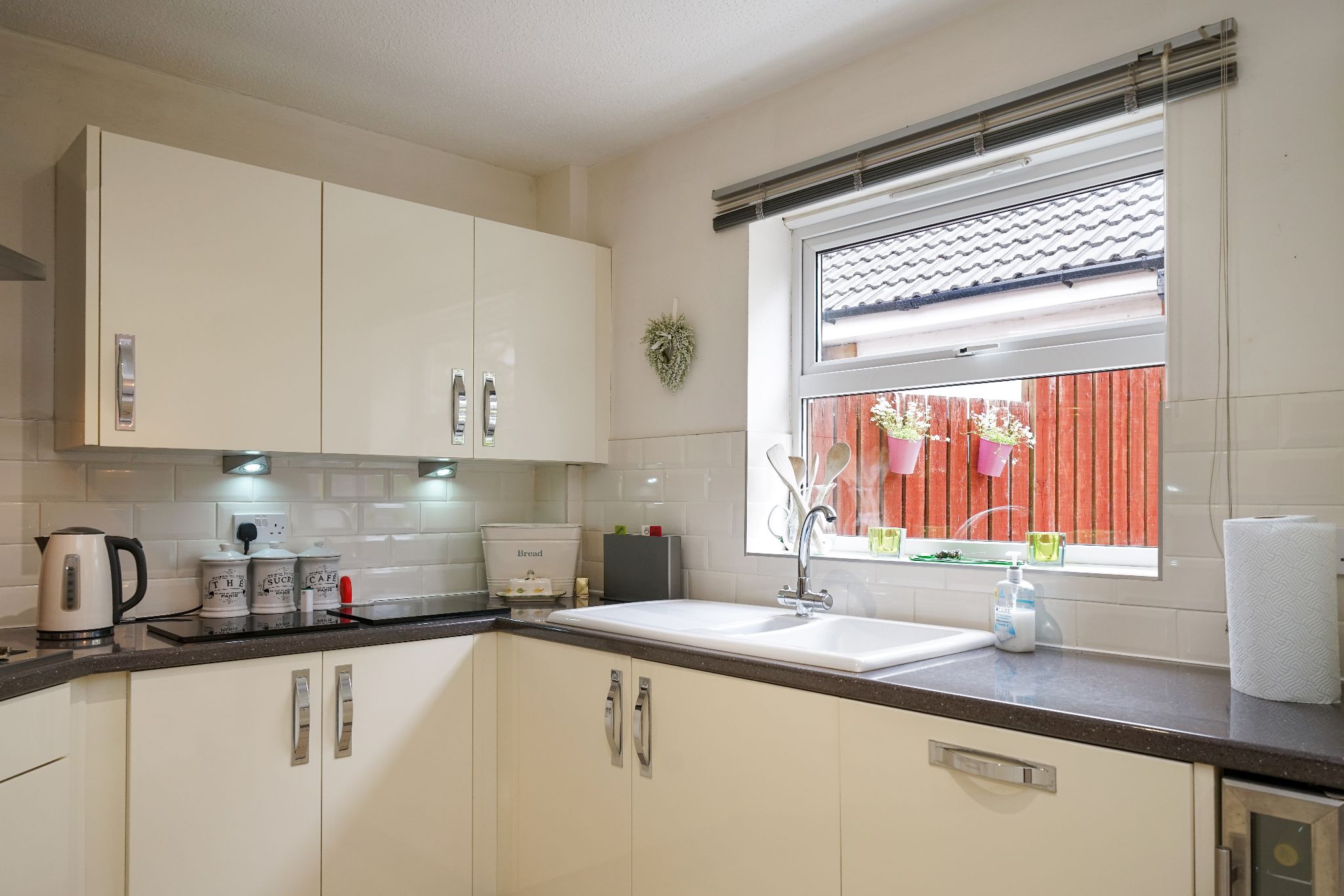 4 bedroom detached house Sale Agreed in Bolton - Photograph 49