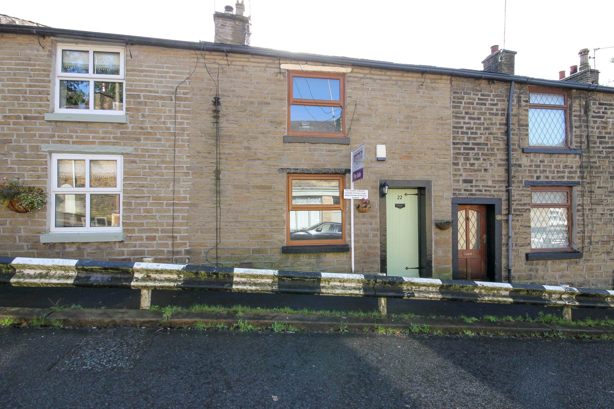 2 bedroom cottage house For Sale in Bolton - Photograph 1
