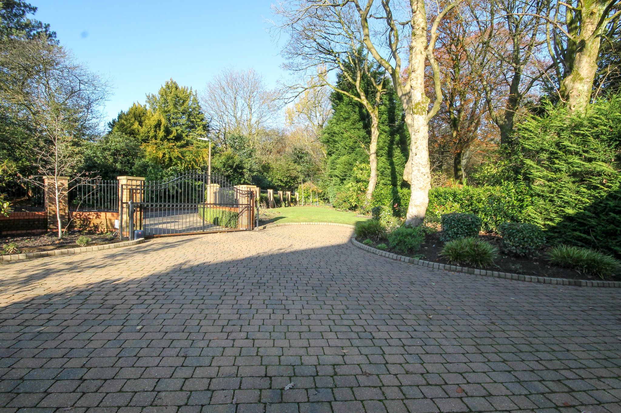 6 bedroom detached house For Sale in Bolton - Photograph 40