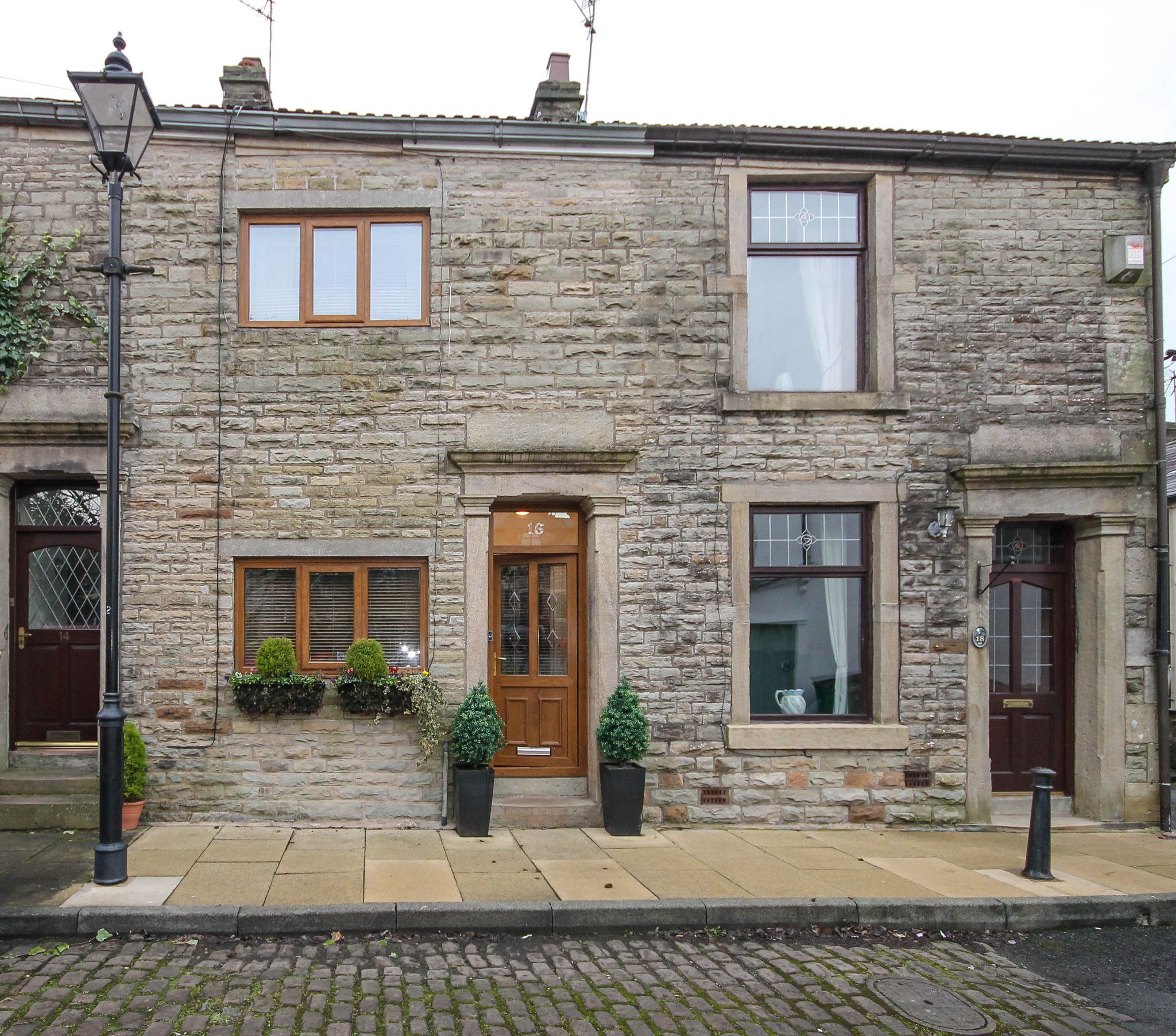 2 bedroom cottage house For Sale in Darwen - Photograph 1