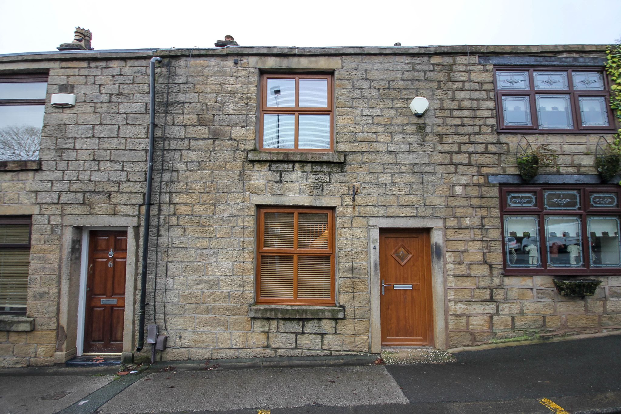 2 bedroom cottage house For Sale in Bolton - Photograph 1