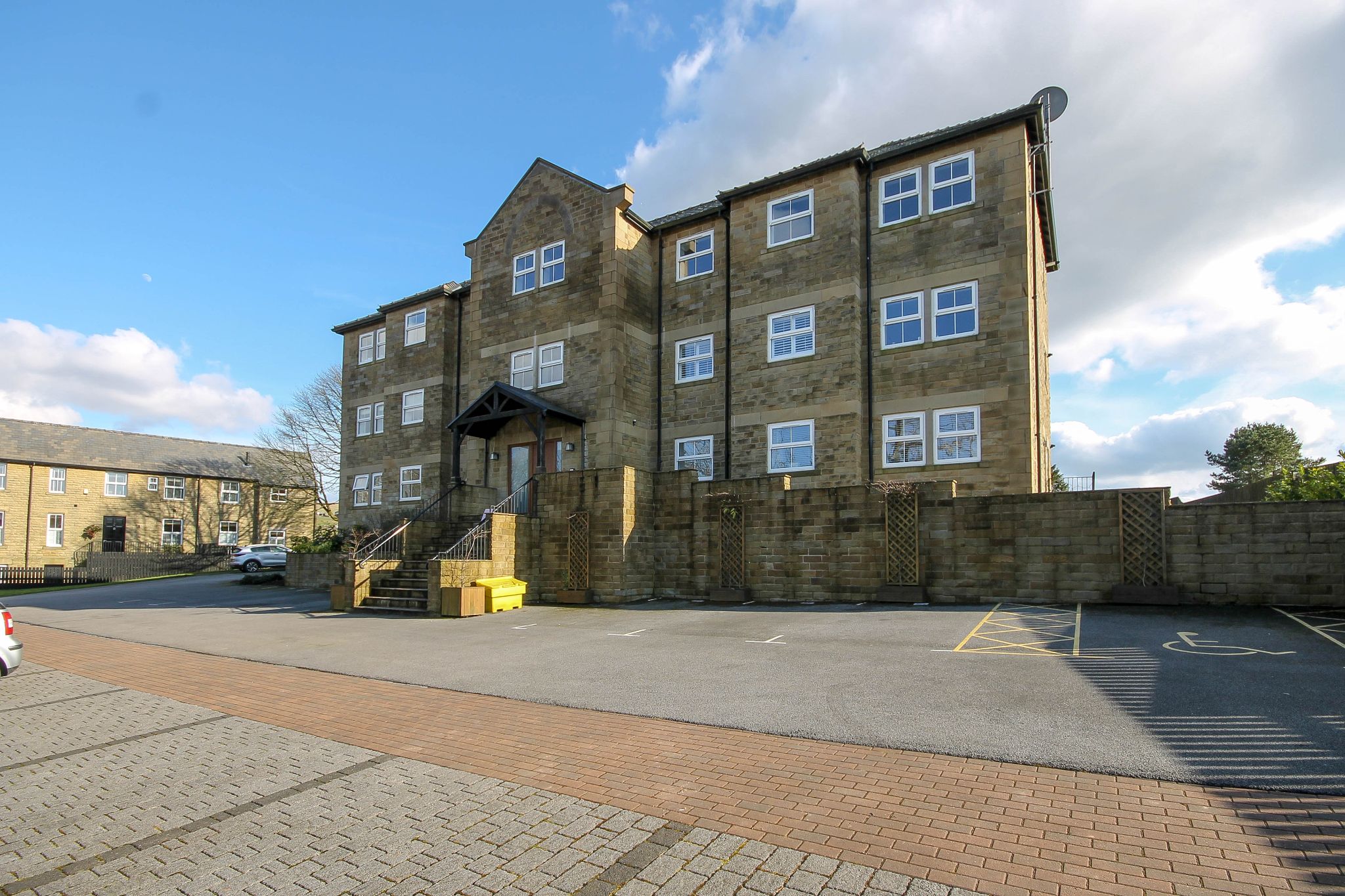 2 bedroom penthouse flat/apartment For Sale in Bolton - Photograph 1
