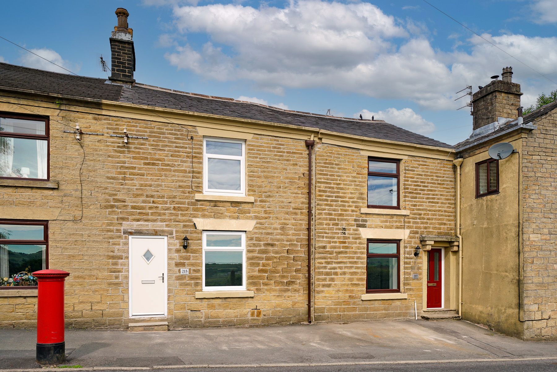 2 bedroom cottage house SSTC in Darwen - Photograph 2