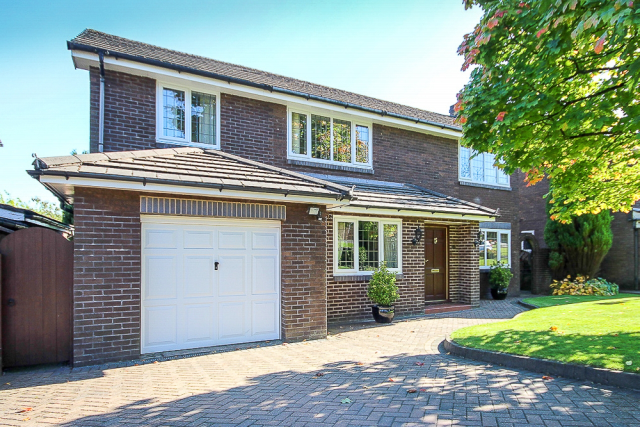 4 bedroom detached house Sale Agreed in Bolton - 1