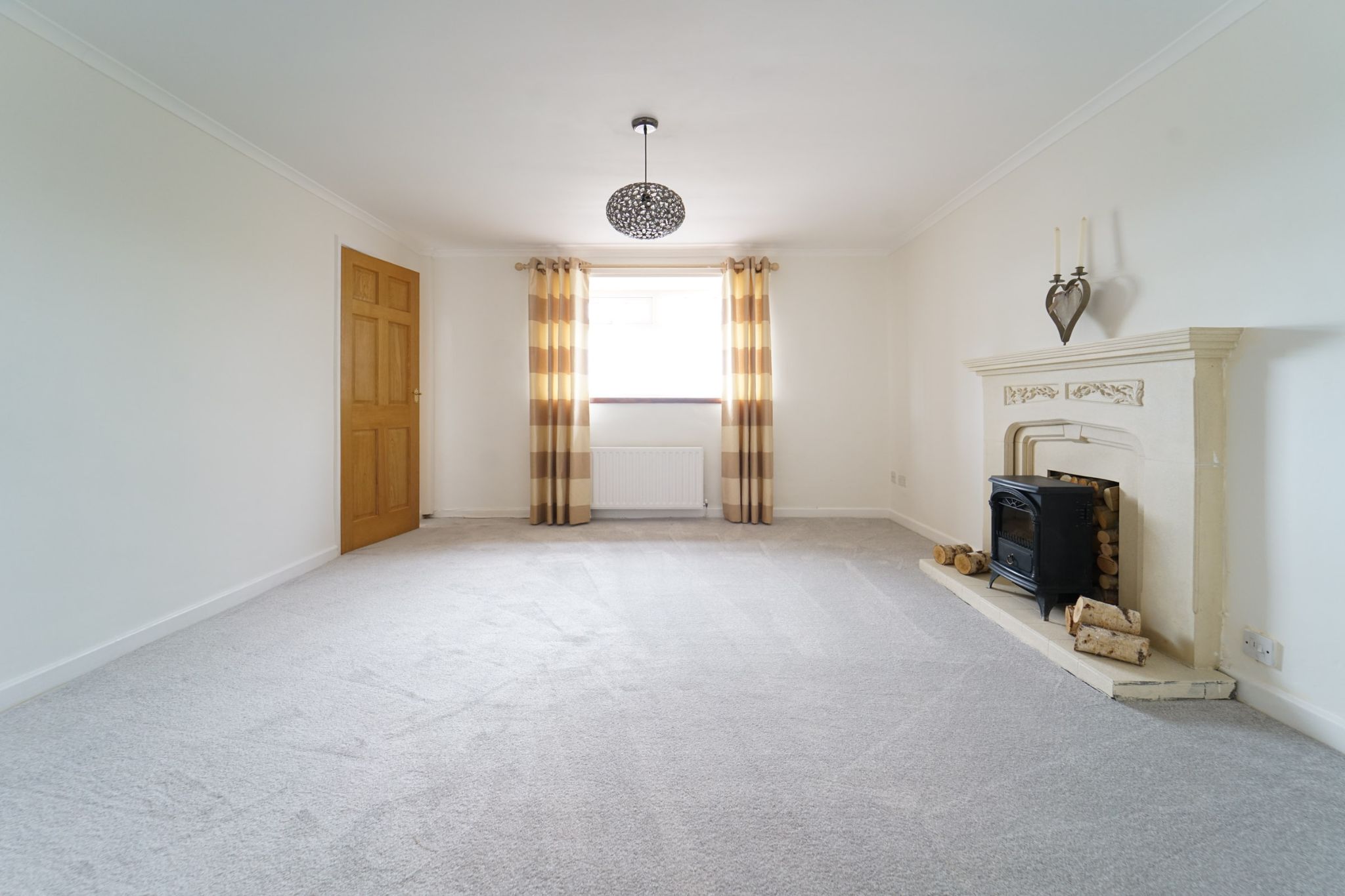 4 bedroom end terraced house SSTC in Darwen - Photograph 2