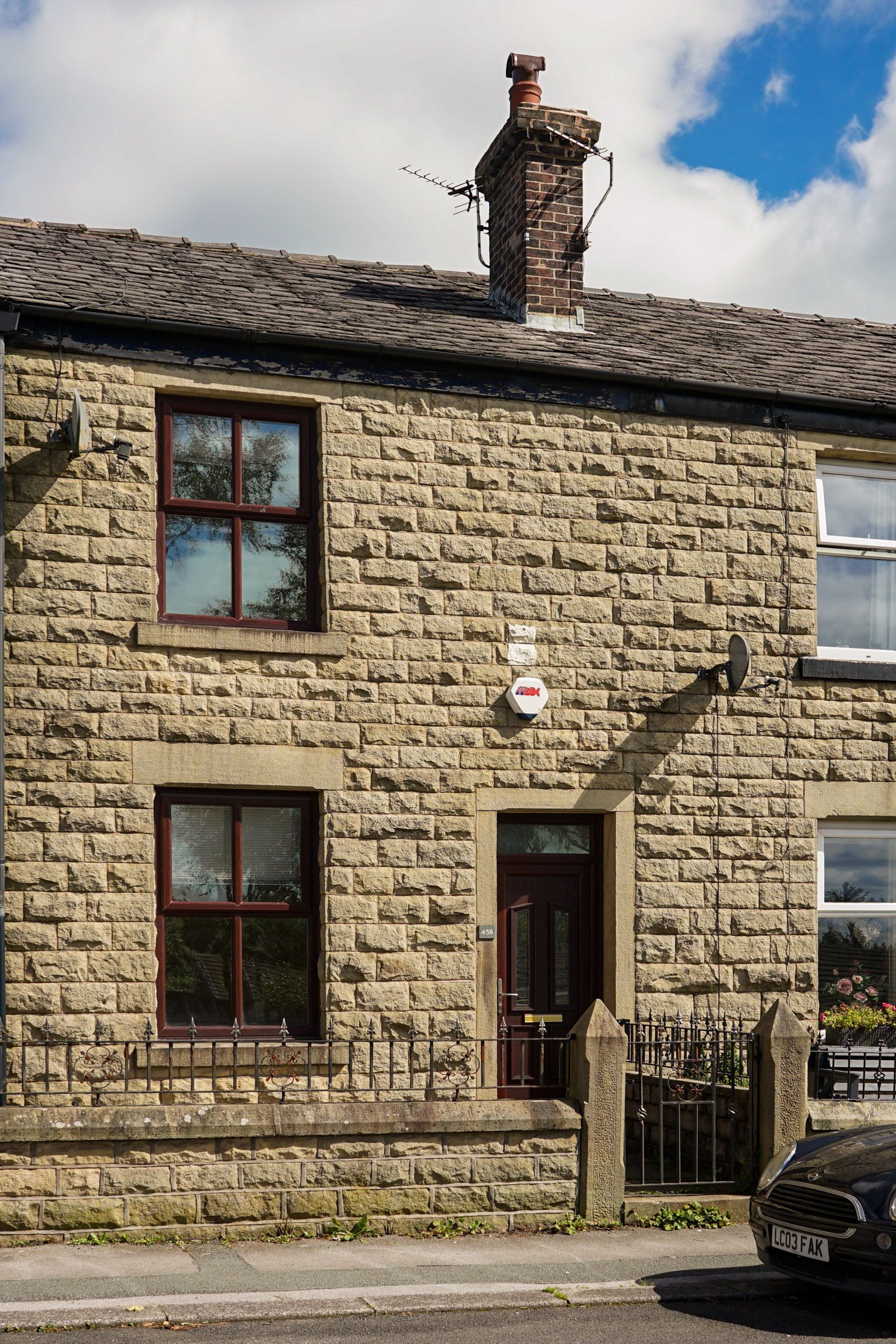 2 bedroom cottage house SSTC in Bolton - Photograph 2