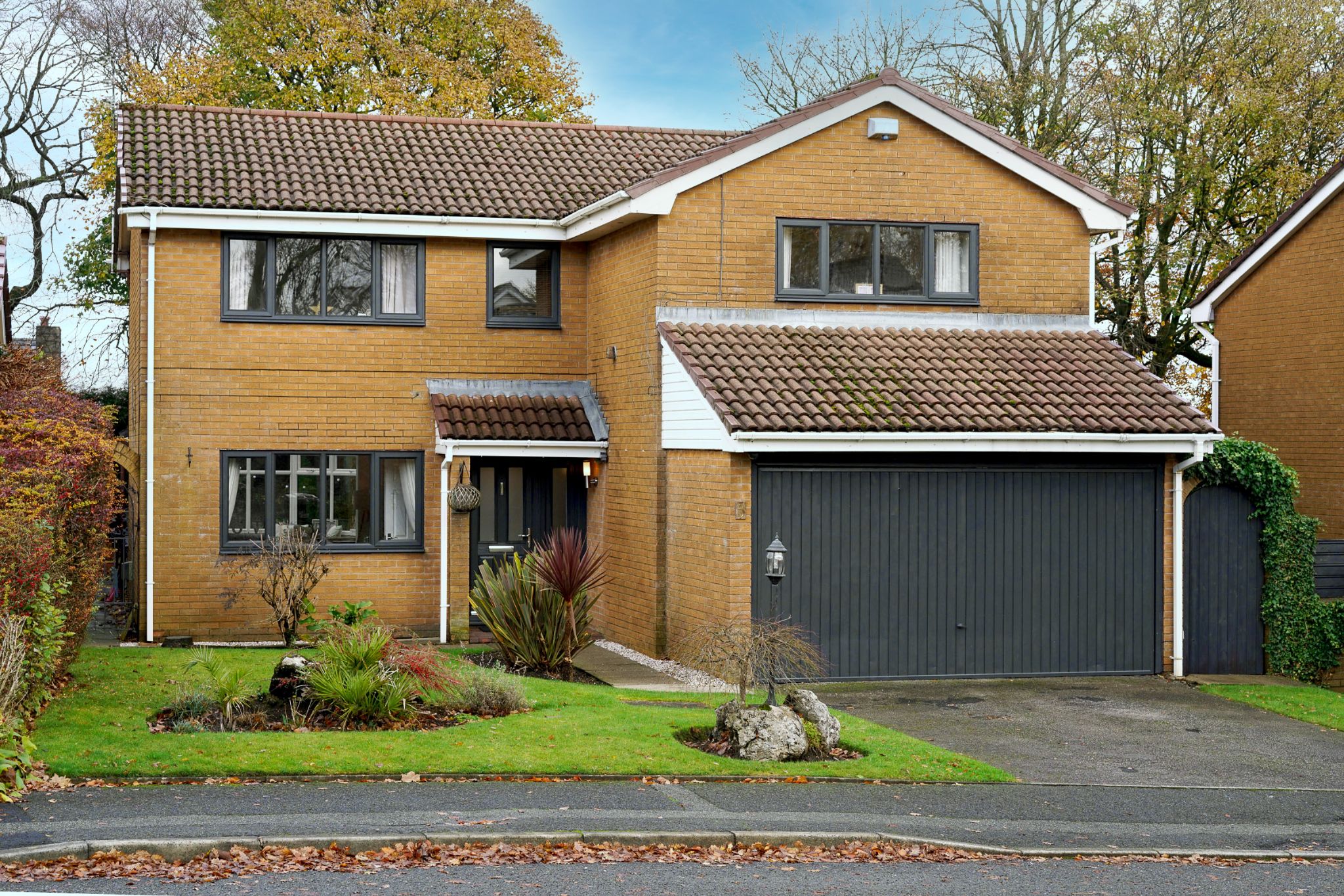 4 bedroom detached house Sale Agreed in Bolton - Photograph 5