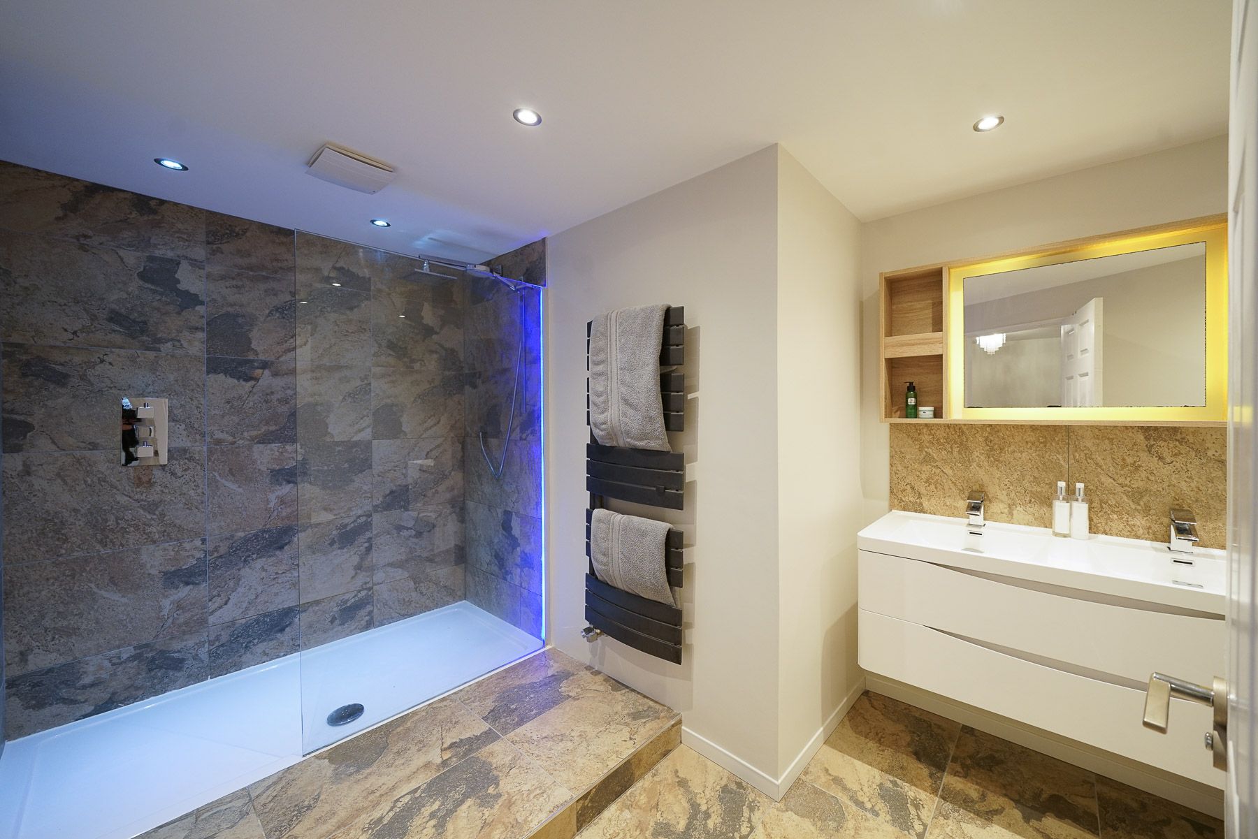 4 bedroom detached house Sale Agreed in Bolton - Photograph 60