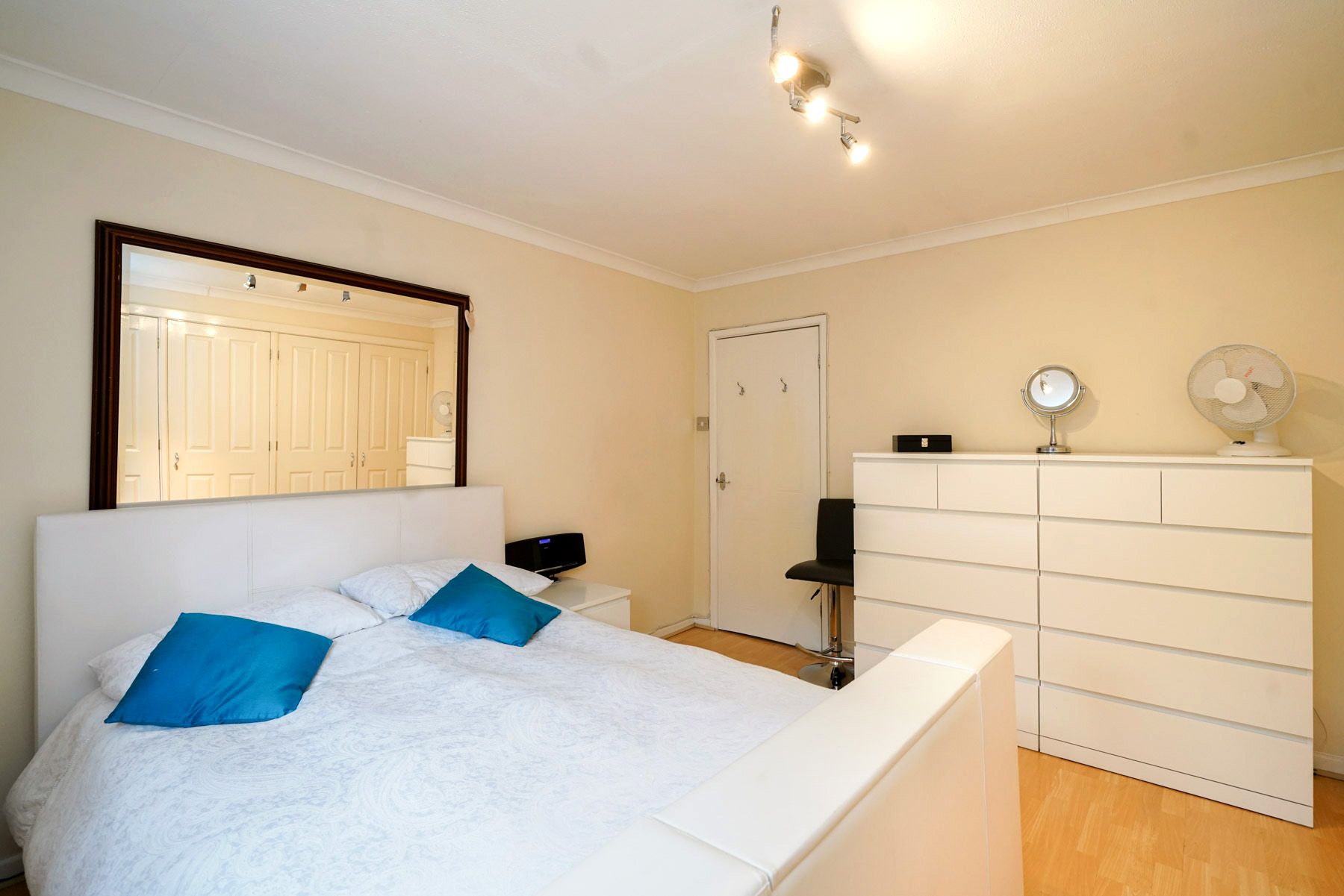 3 bedroom semi-detached house Sale Agreed in Bolton - Photograph 32