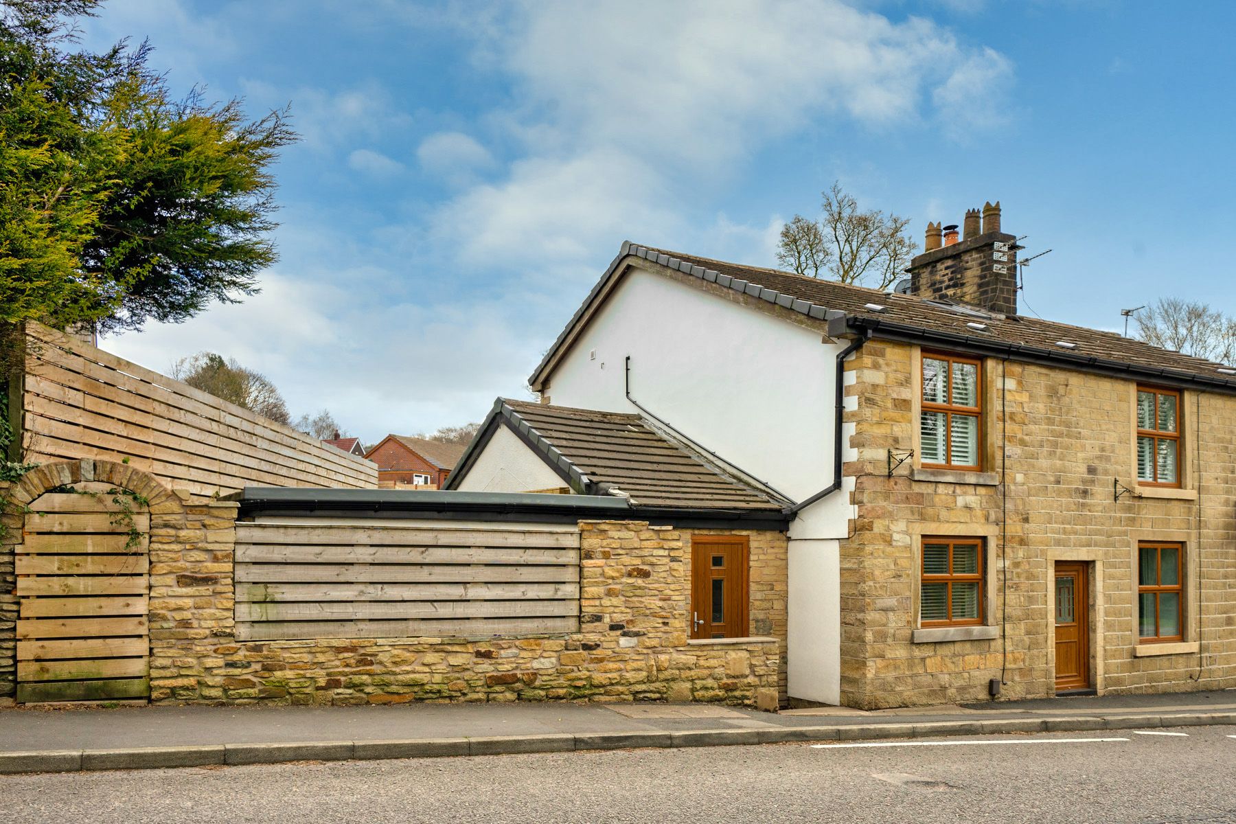 3 bedroom cottage house For Sale in Bolton - Photograph 1