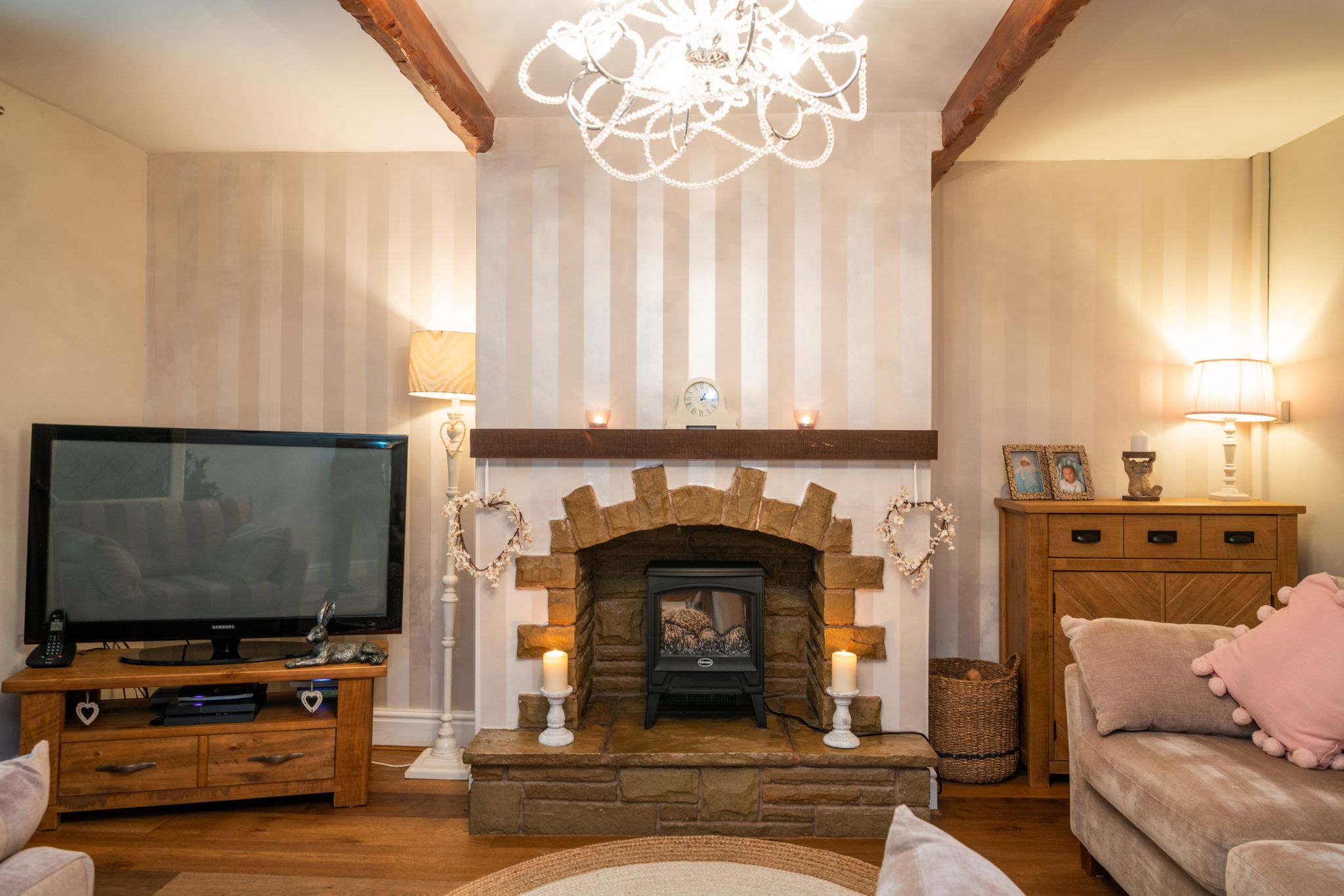 2 bedroom cottage house SSTC in Bolton - Photograph 6