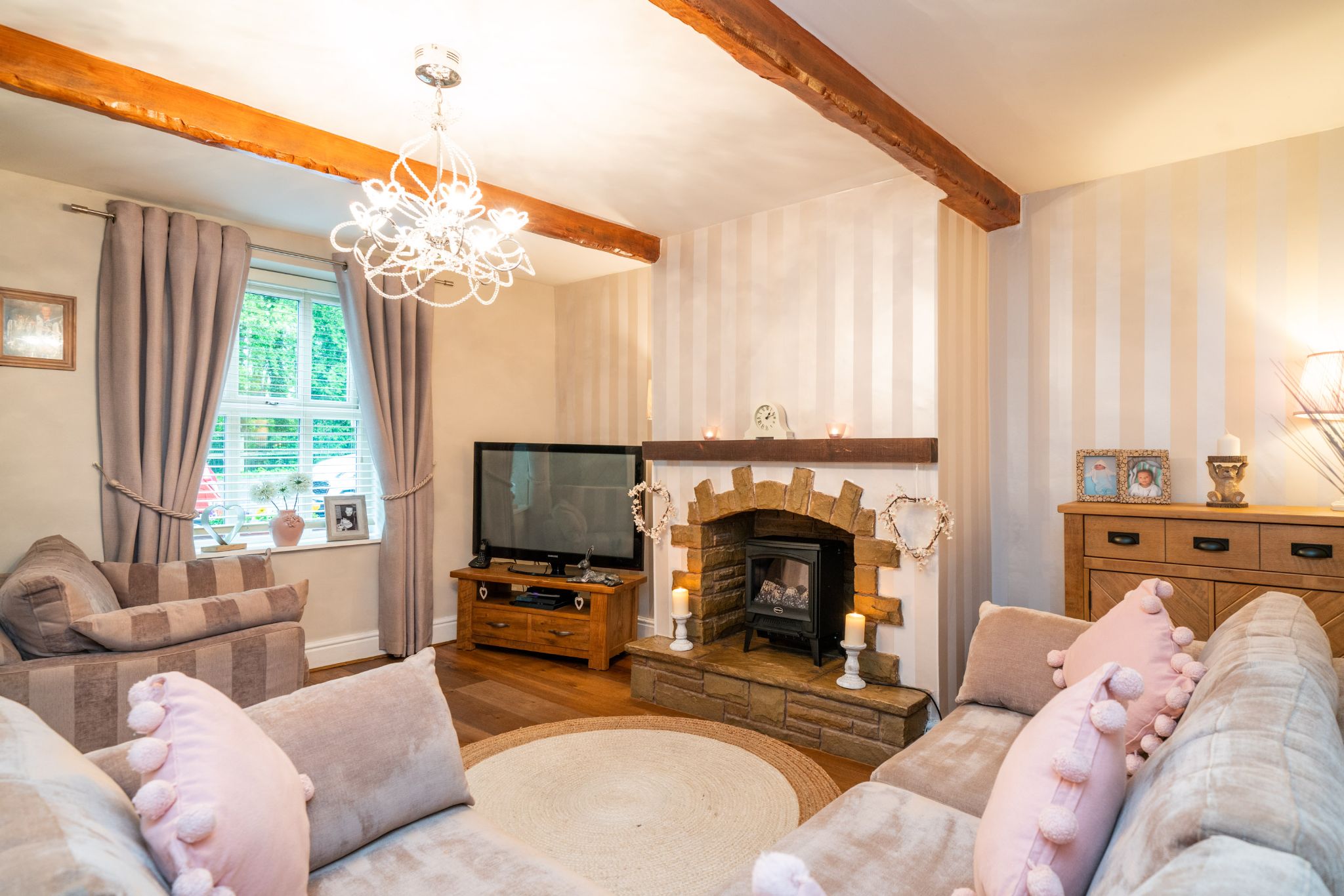2 bedroom cottage house SSTC in Bolton - Photograph 4
