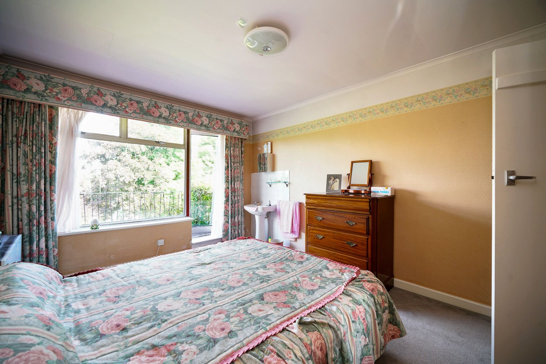 5 bedroom detached house For Sale in Bolton - Photograph 29