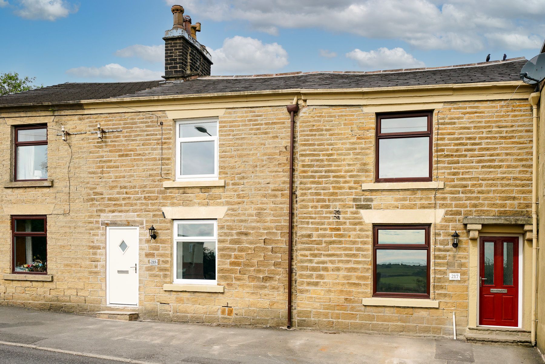 2 bedroom cottage house For Sale in Bolton - Photograph 2