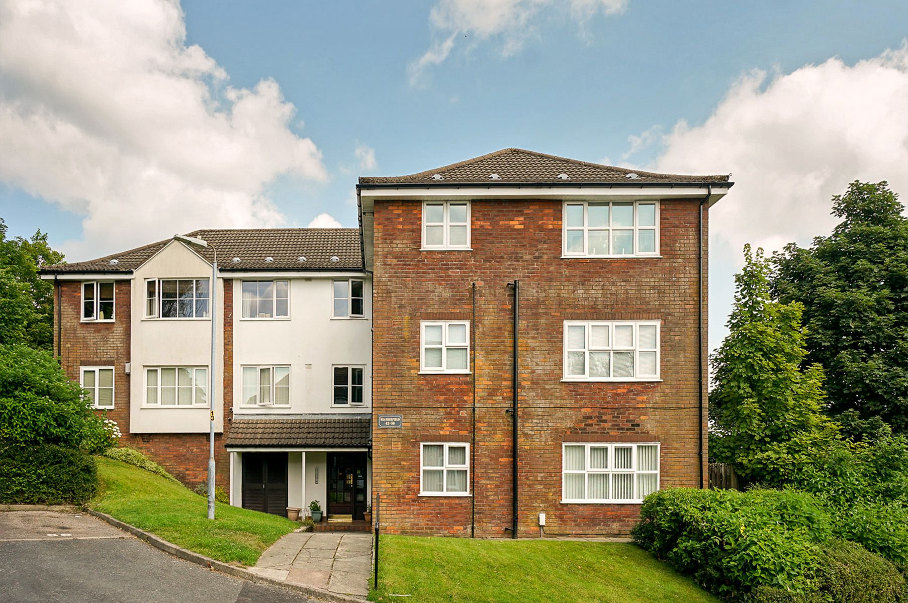 2 bedroom ground floor flat/apartment Sold in Bolton - Photograph 1