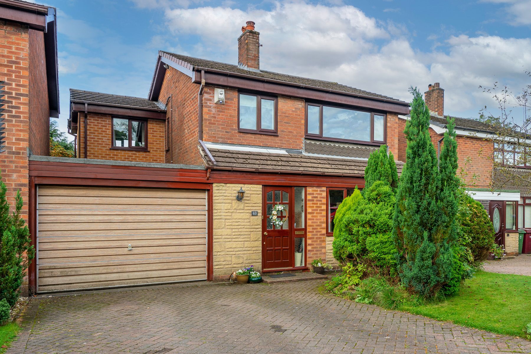 4 bedroom link detached house Sale Agreed in Bolton - Photograph 2