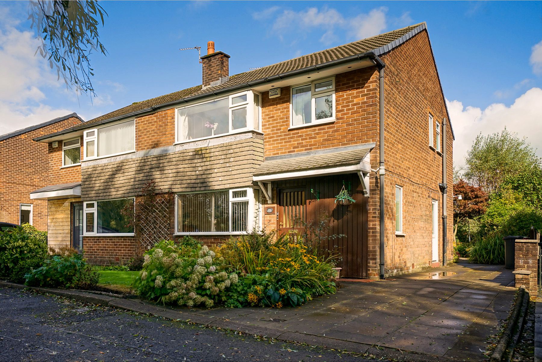 3 bedroom semi-detached house Sale Agreed in Bolton - Photograph 2