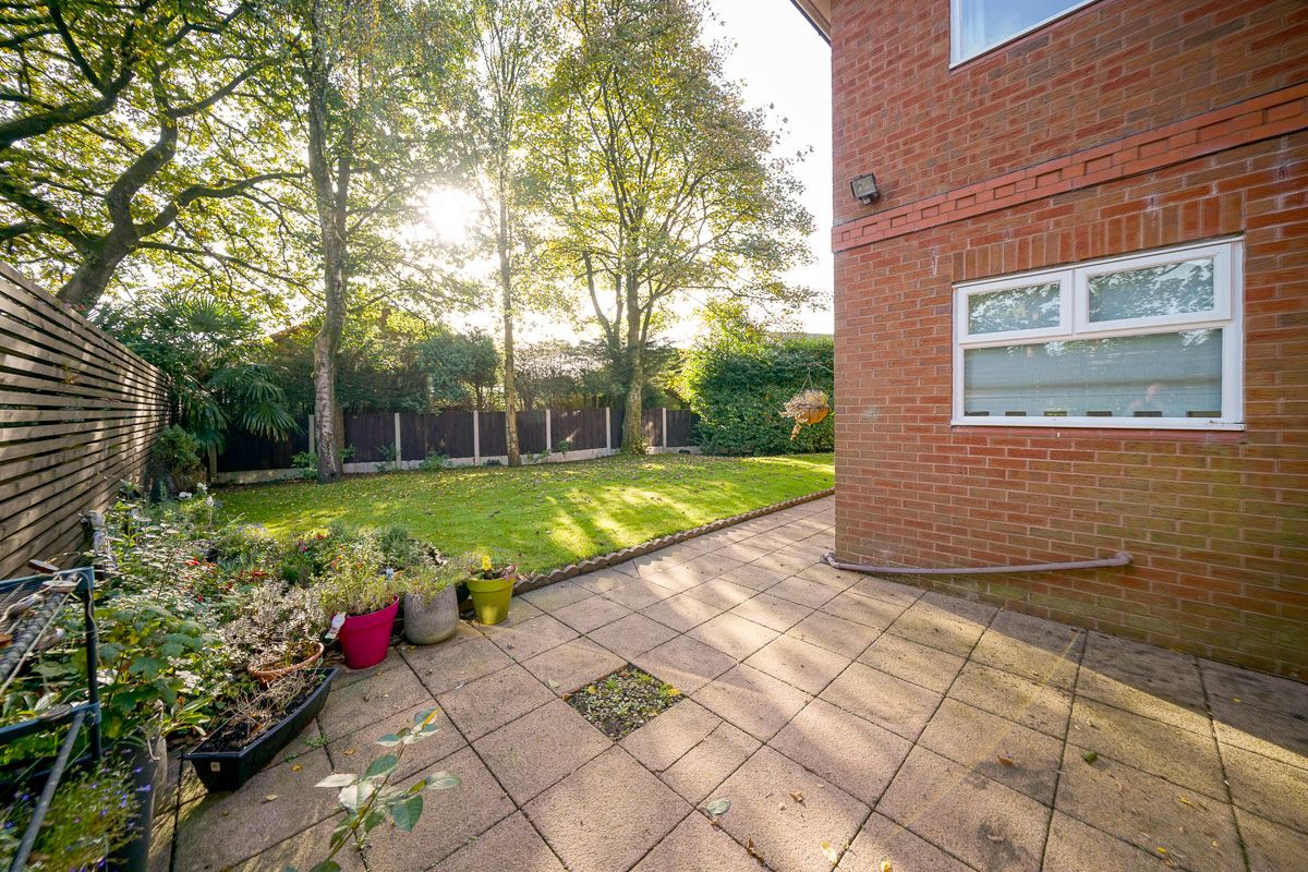 4 bedroom detached house Sale Agreed in Bolton - Photograph 46