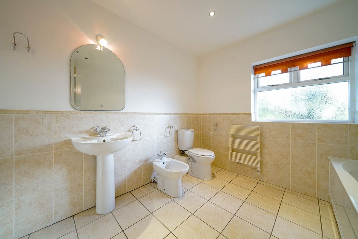 4 bedroom detached house Sale Agreed in Bolton - Photograph 40