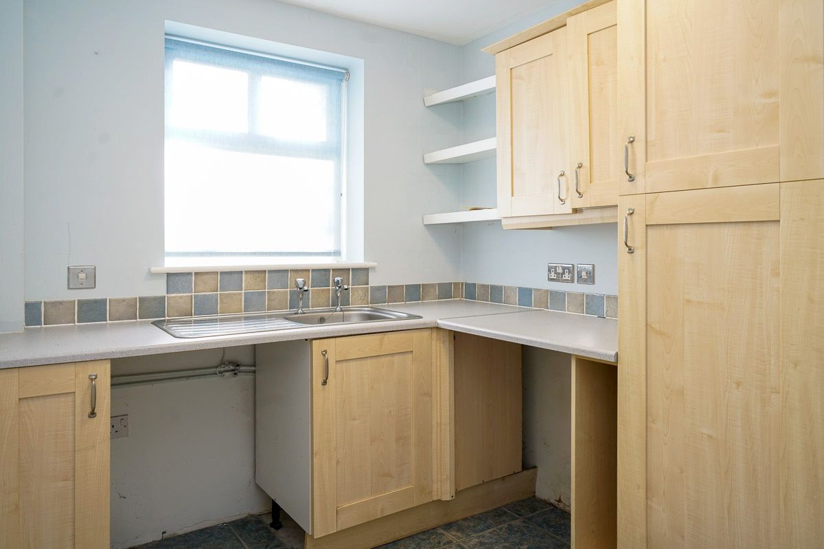 4 bedroom detached house Sale Agreed in Bolton - Photograph 20