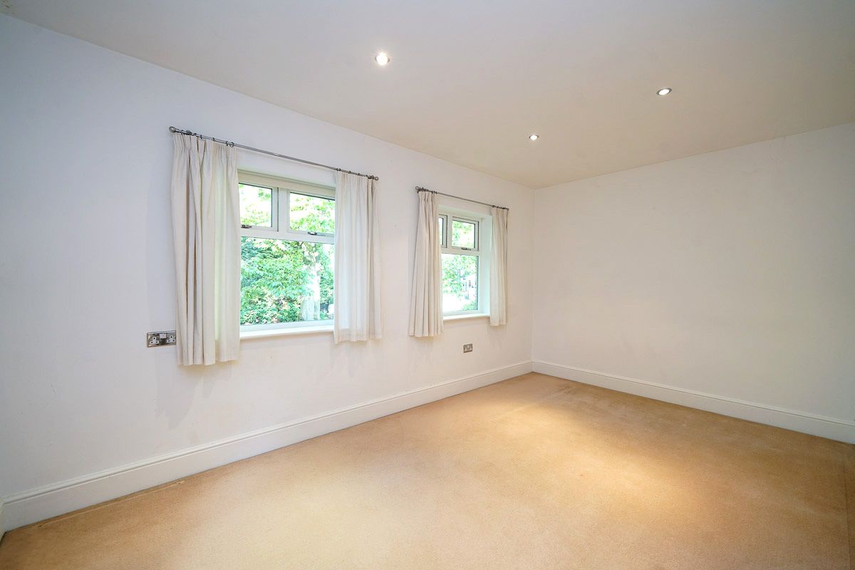 4 bedroom detached house Sale Agreed in Bolton - Photograph 37