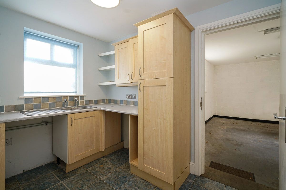 4 bedroom detached house Sale Agreed in Bolton - Photograph 21
