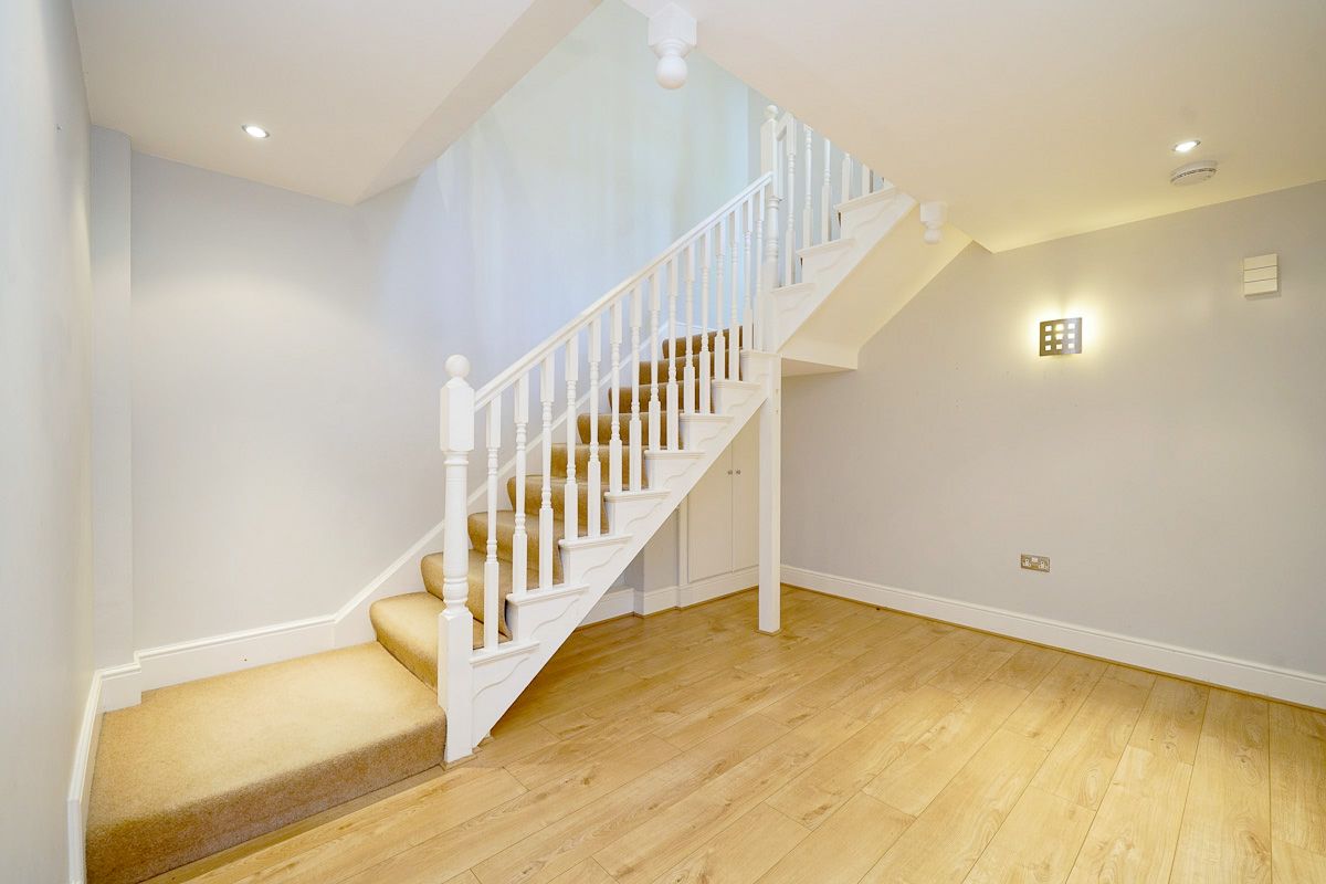 4 bedroom detached house Sale Agreed in Bolton - Photograph 7