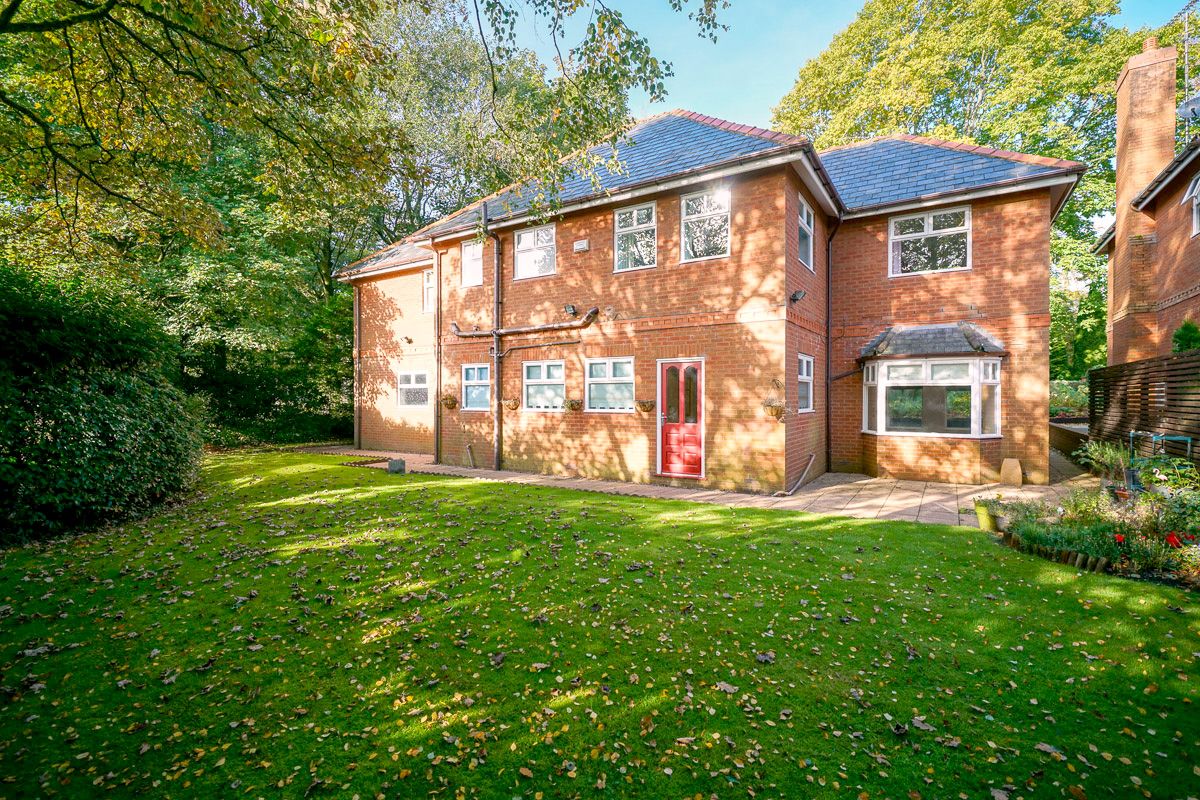 4 bedroom detached house Sale Agreed in Bolton - Photograph 43