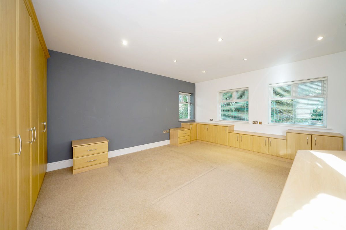 4 bedroom detached house Sale Agreed in Bolton - Photograph 29