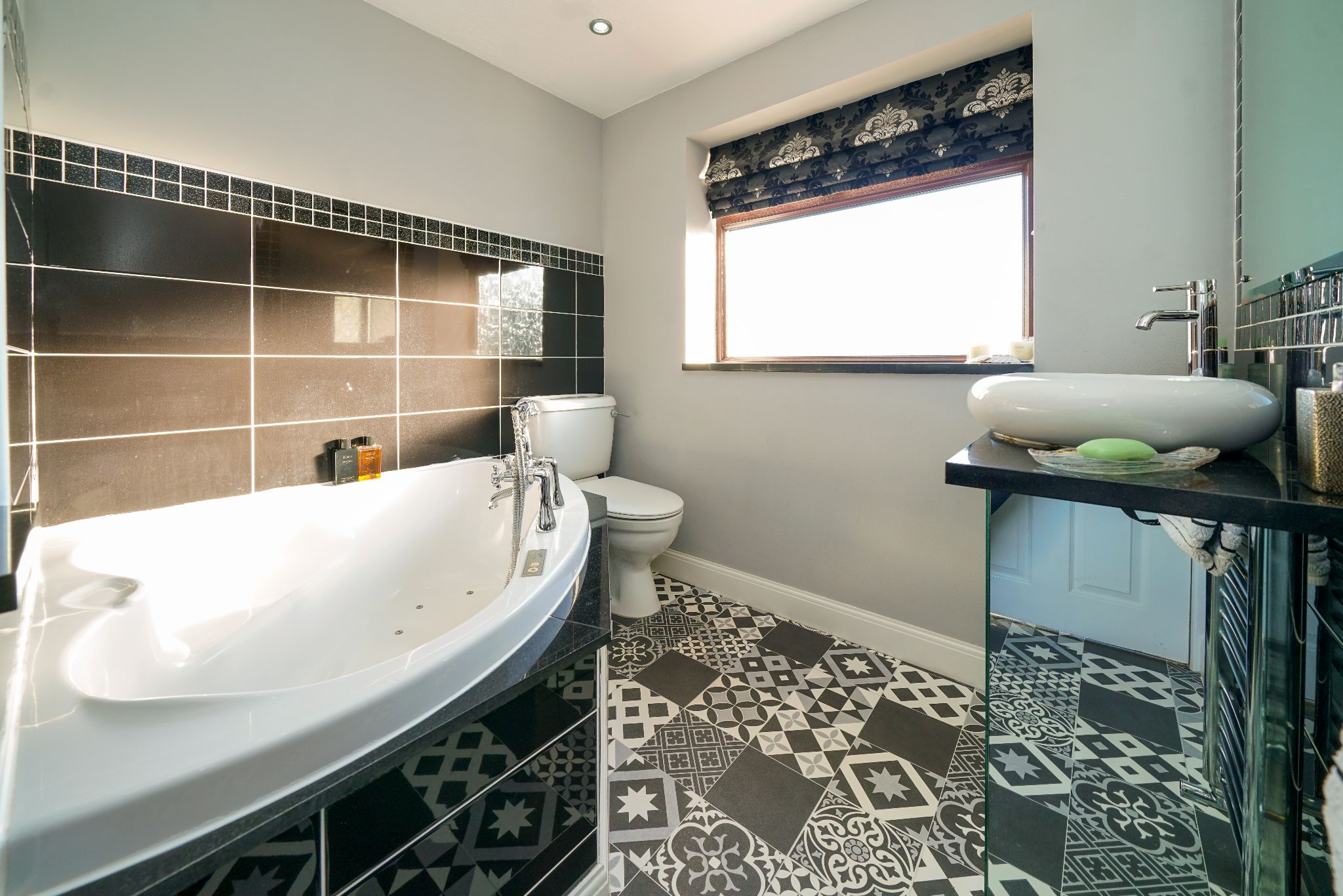 4 bedroom semi-detached house Sale Agreed in Bolton - Photograph 52