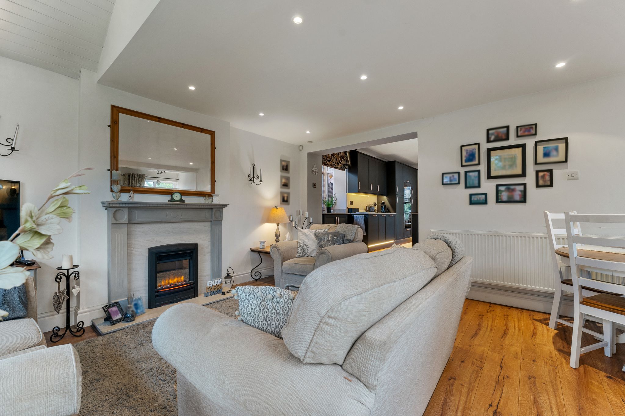 3 bedroom detached house For Sale in Bolton - Photograph 23.