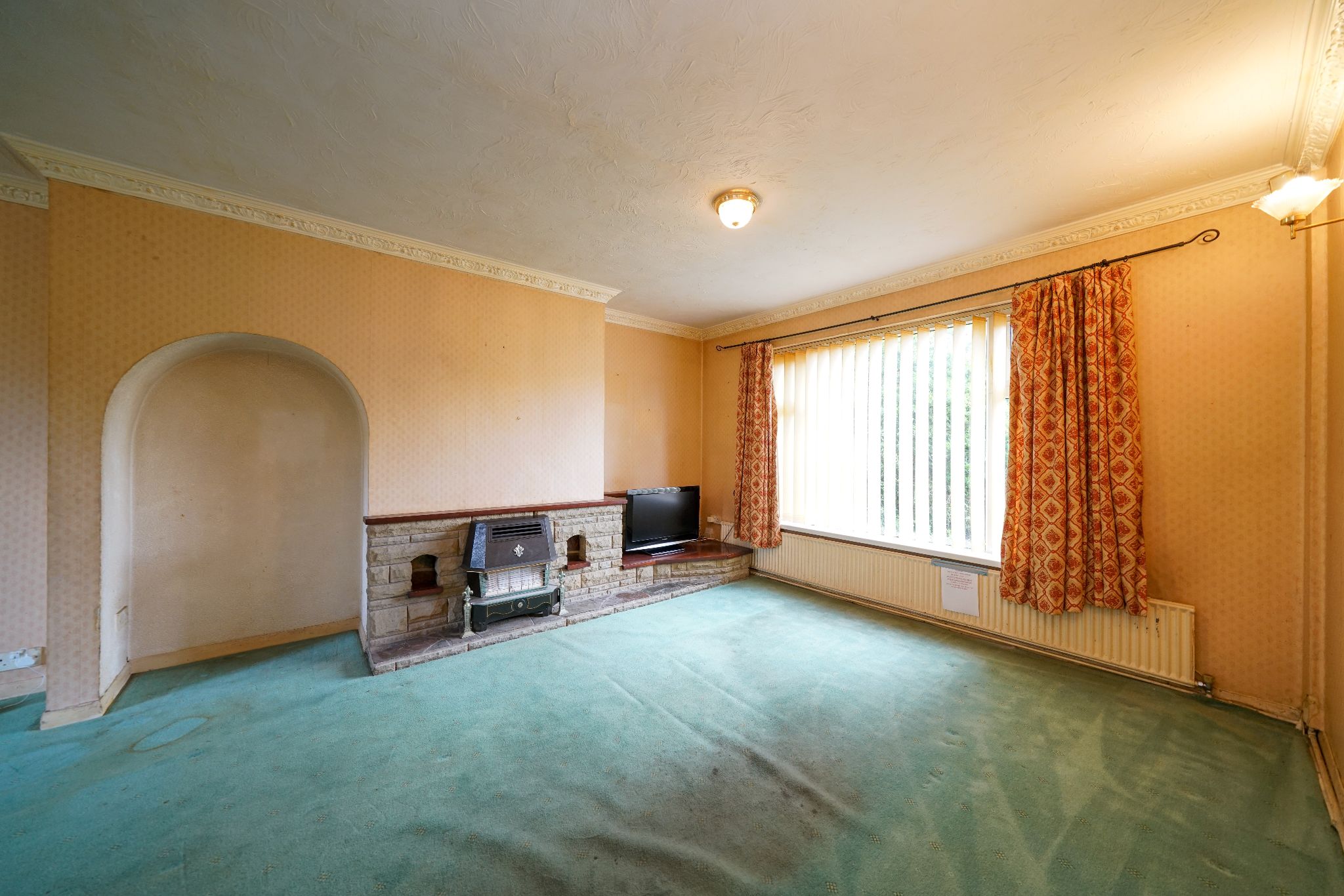 3 bedroom semi-detached house For Sale in Bolton - Photograph 6
