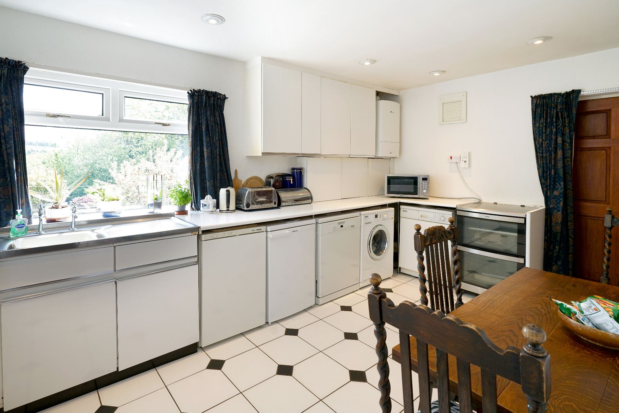 4 bedroom detached house Sale Agreed in Bolton - Photograph 15