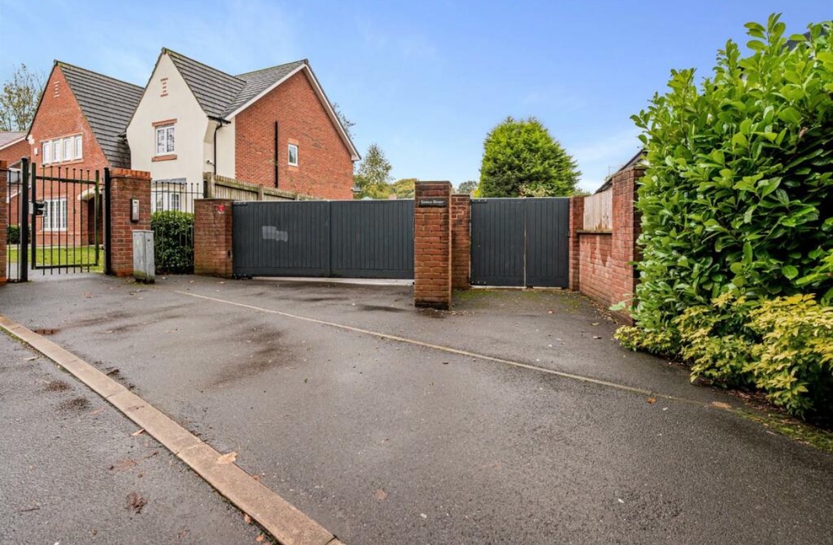 5 bedroom detached house For Sale in Bolton - Photograph 112.
