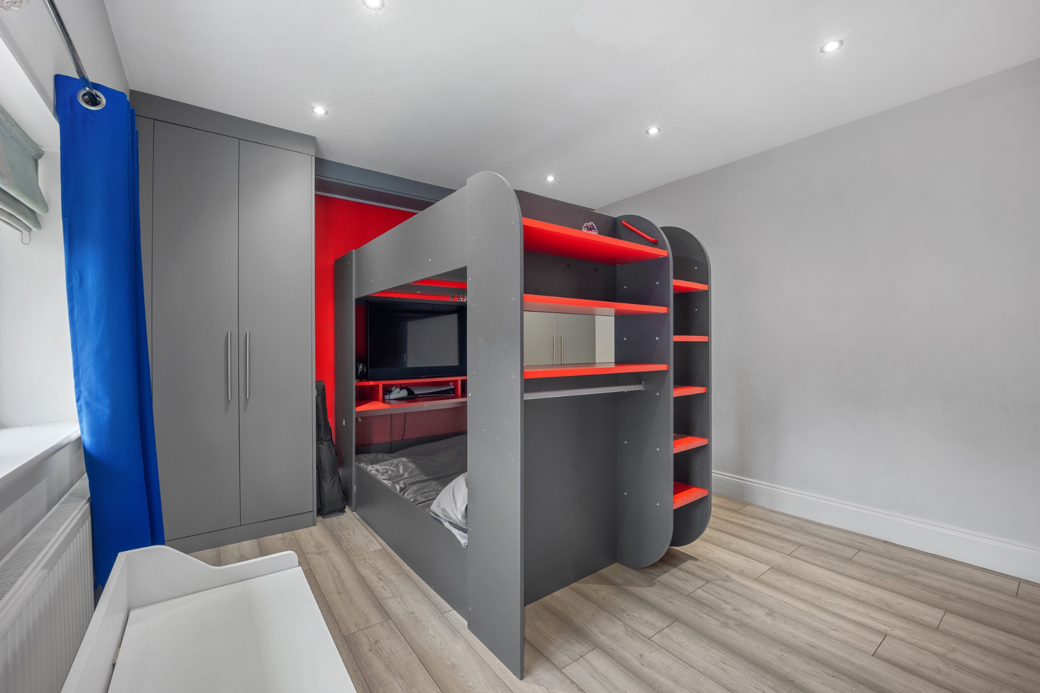 5 bedroom detached house For Sale in Bolton - Photograph 23.