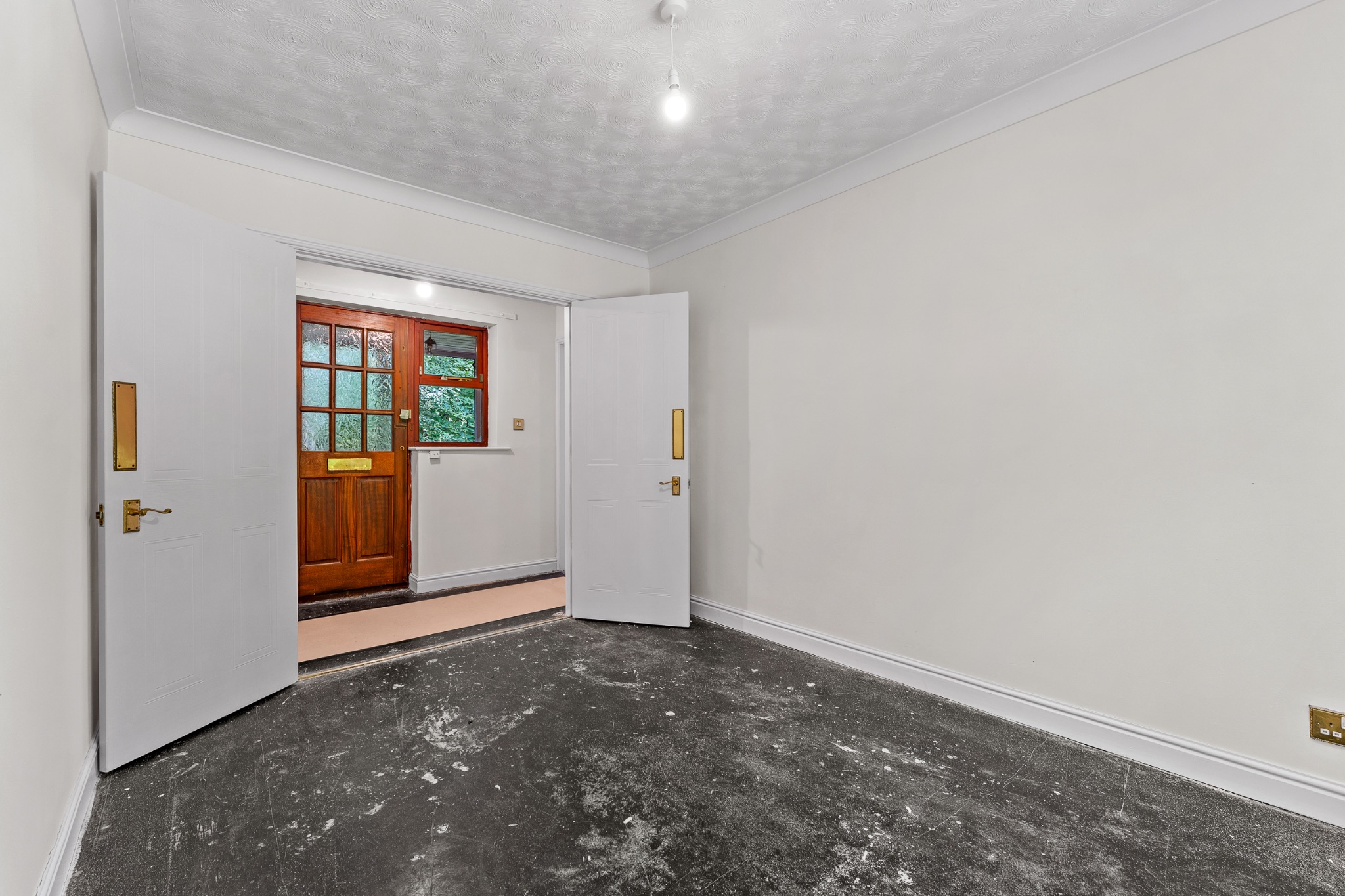 4 bedroom detached bungalow For Sale in Bolton - Photograph 3.